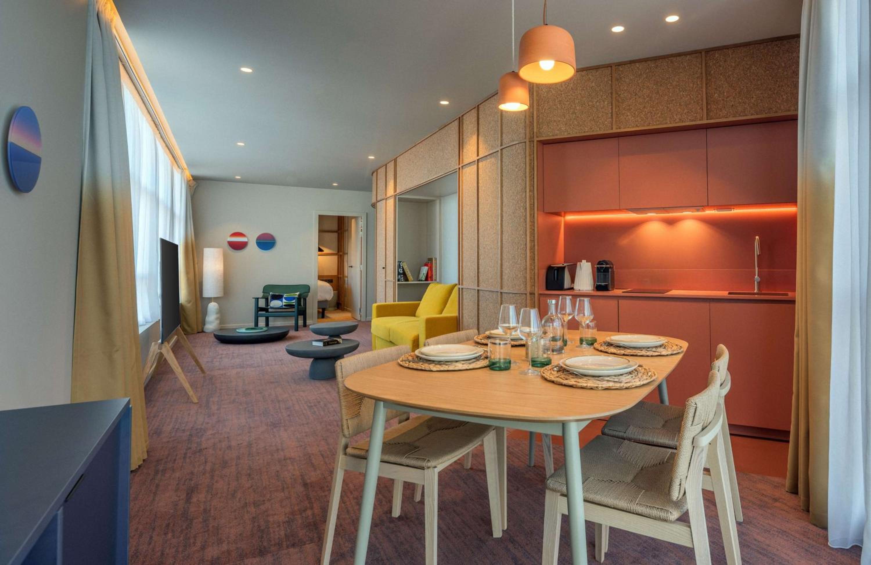 One-Bedroom Apartment with King Bed - Photo 5
