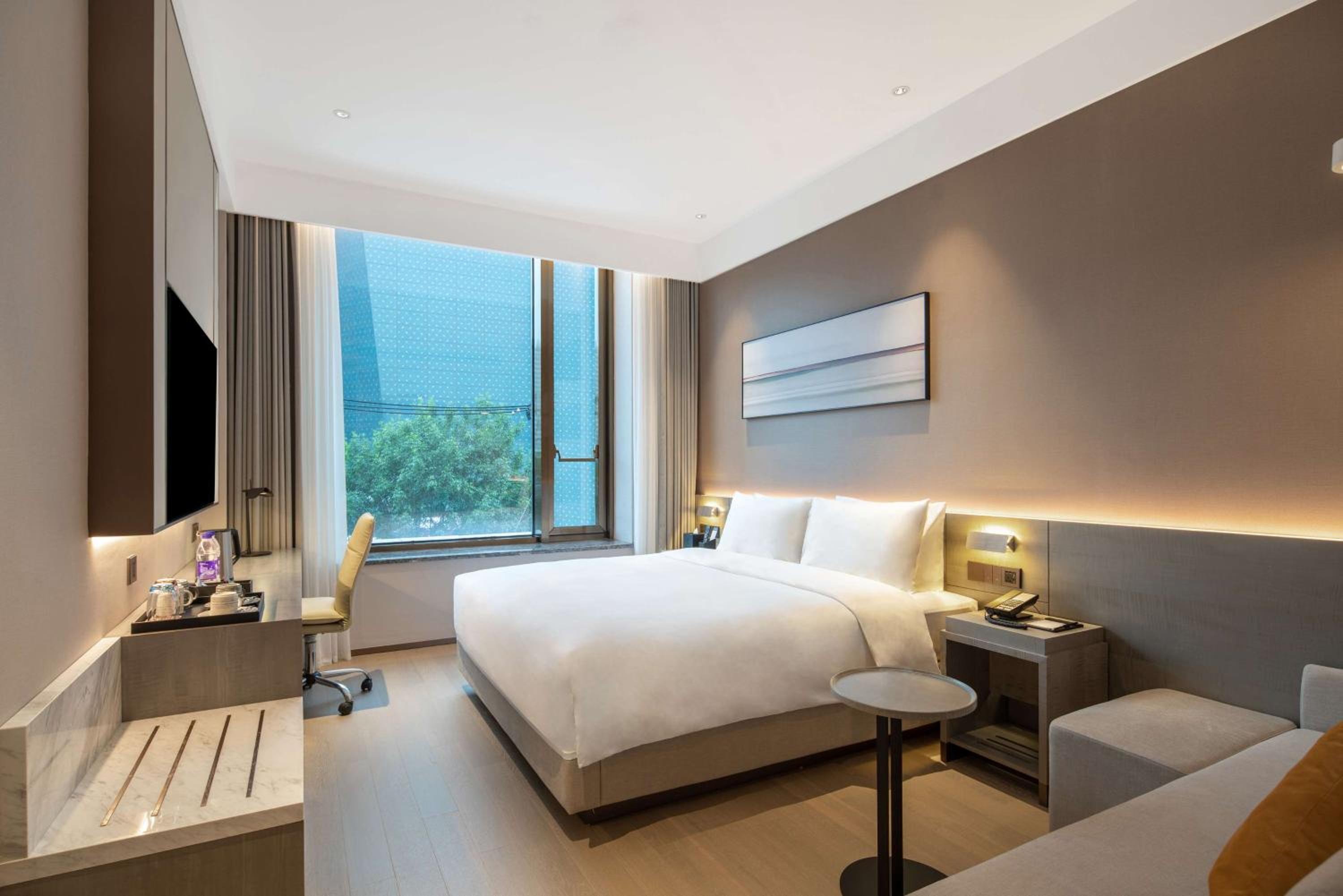 King Room with Sofa Bed and City View photo 1