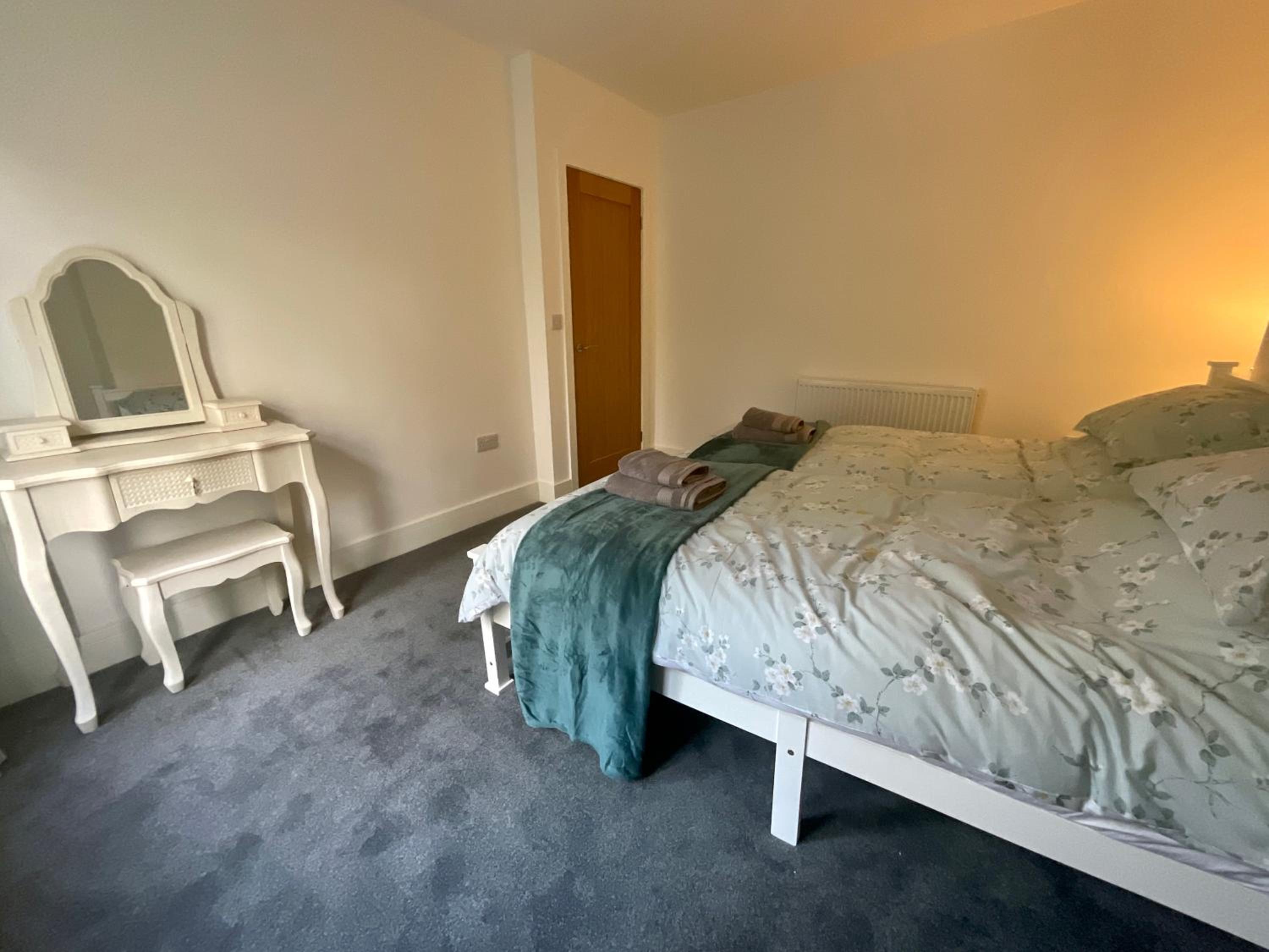 Three-Bedroom House photo 3