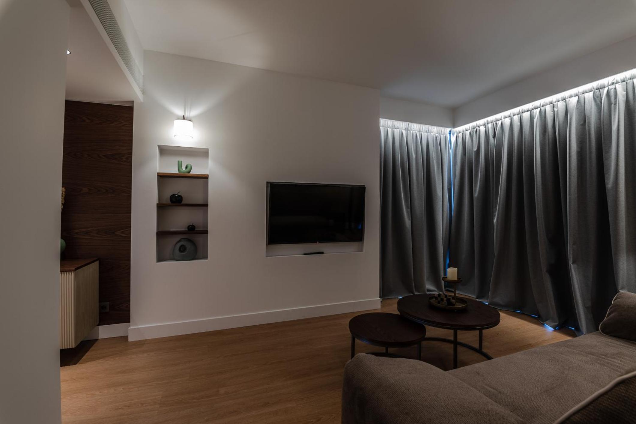 Executive Suite - Photo 8