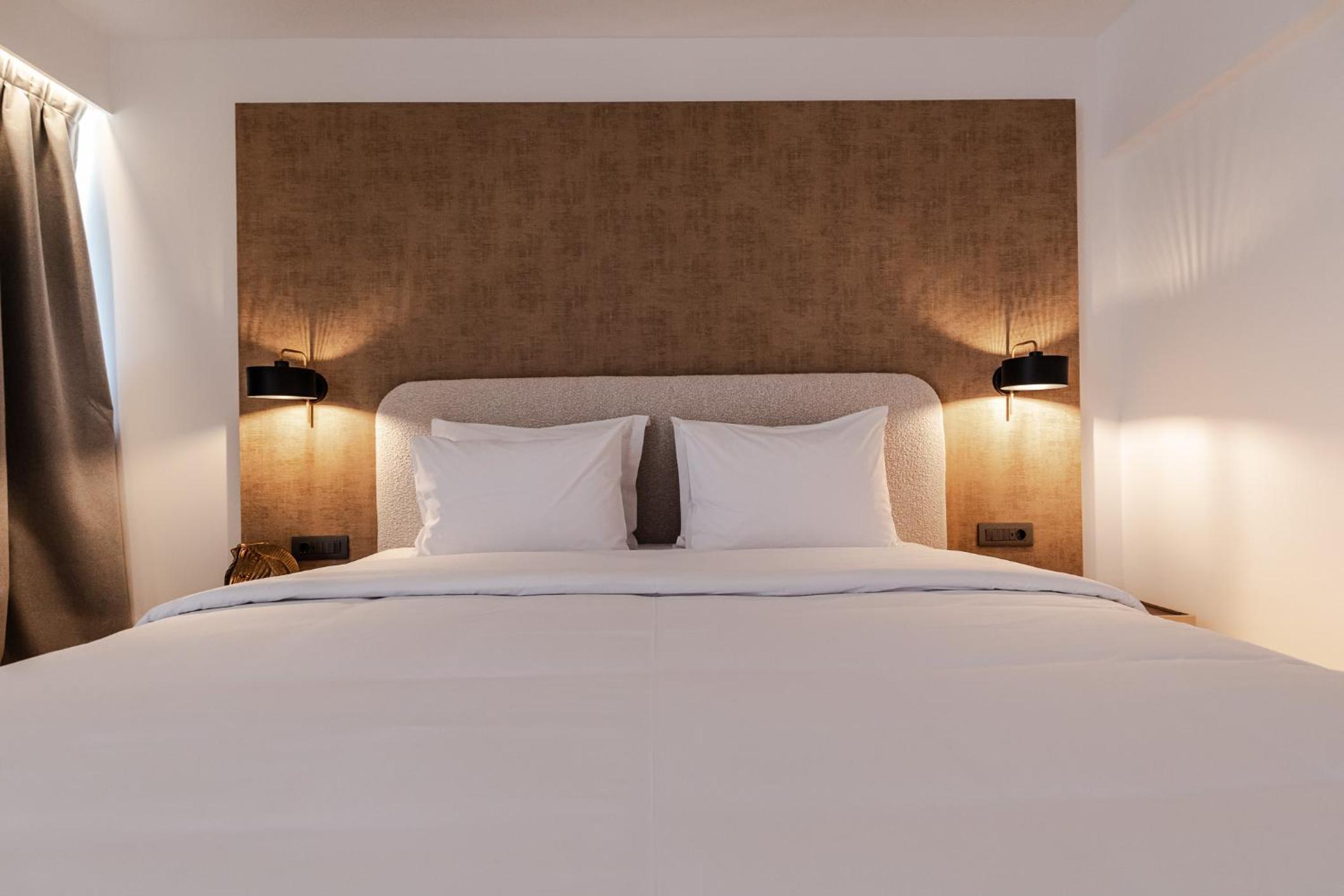 Executive Suite - Photo 1