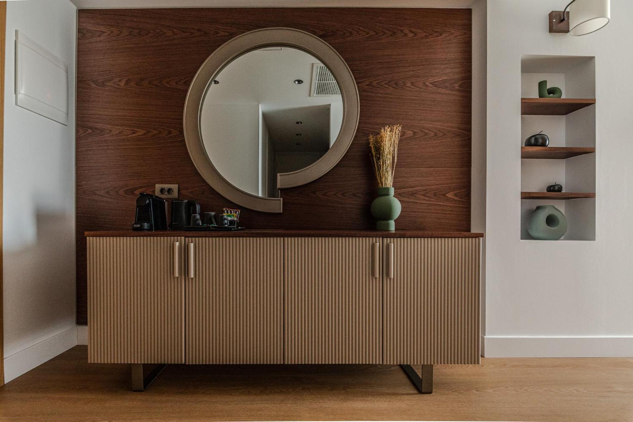 Executive Suite - Photo 5