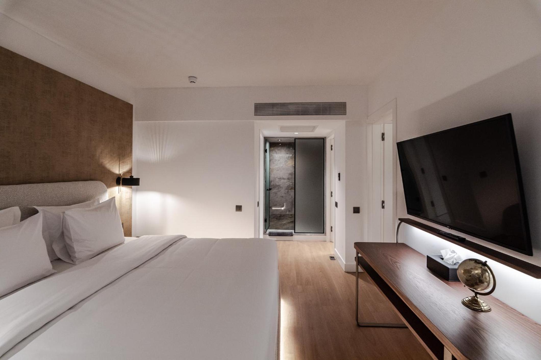 Executive Suite - Photo 3