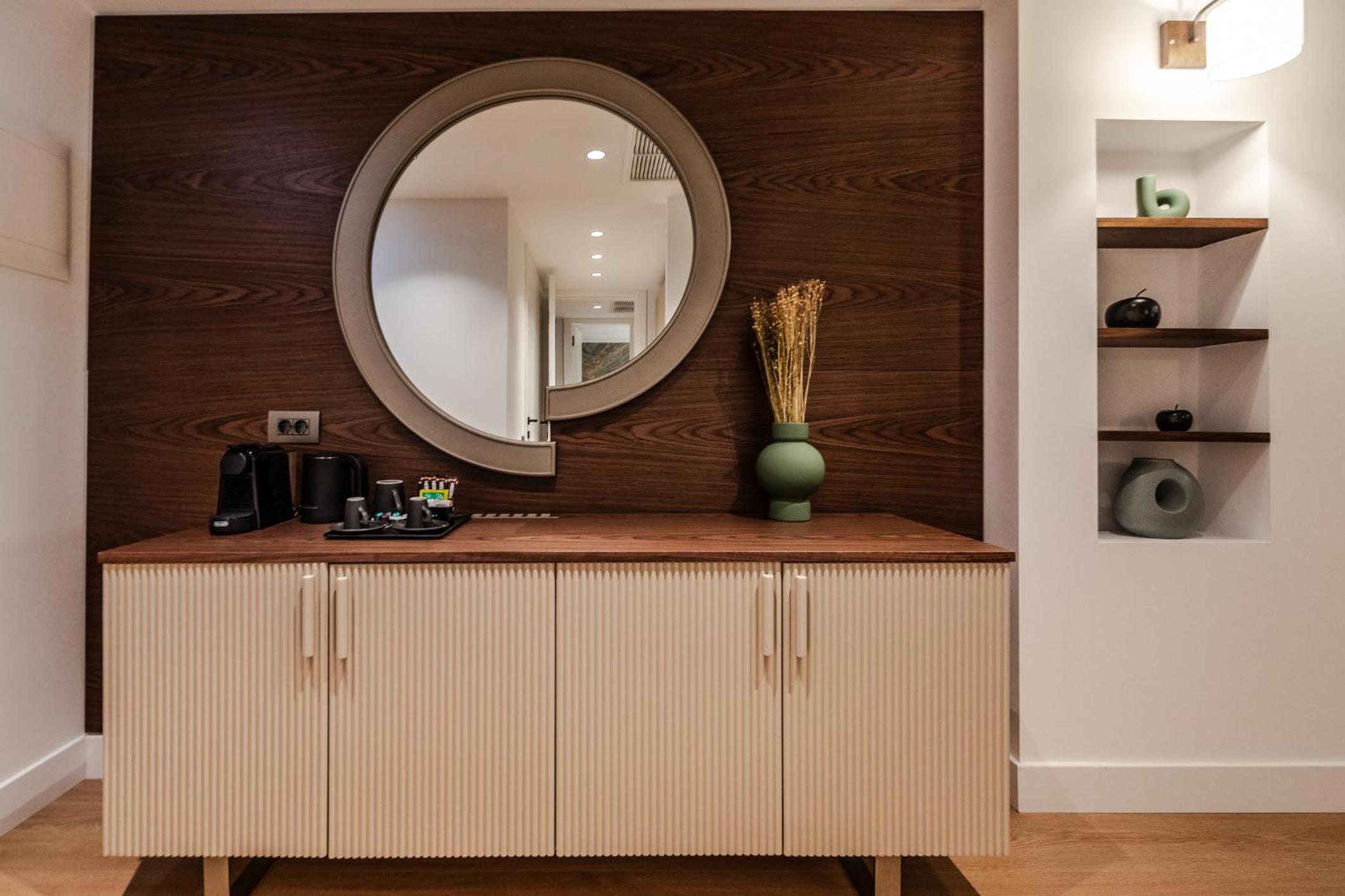 Executive Suite - Photo 9