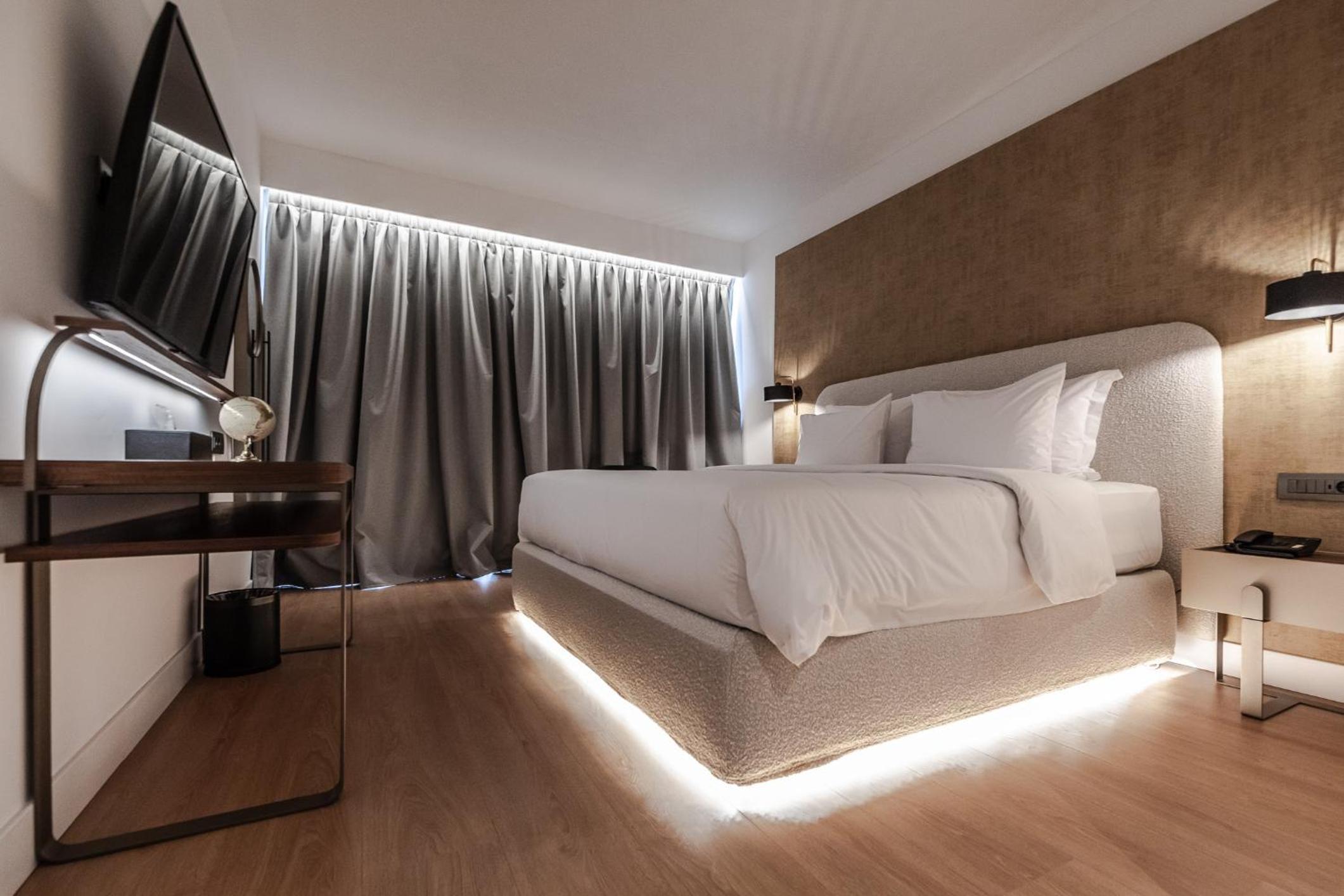Executive Suite - Photo 11
