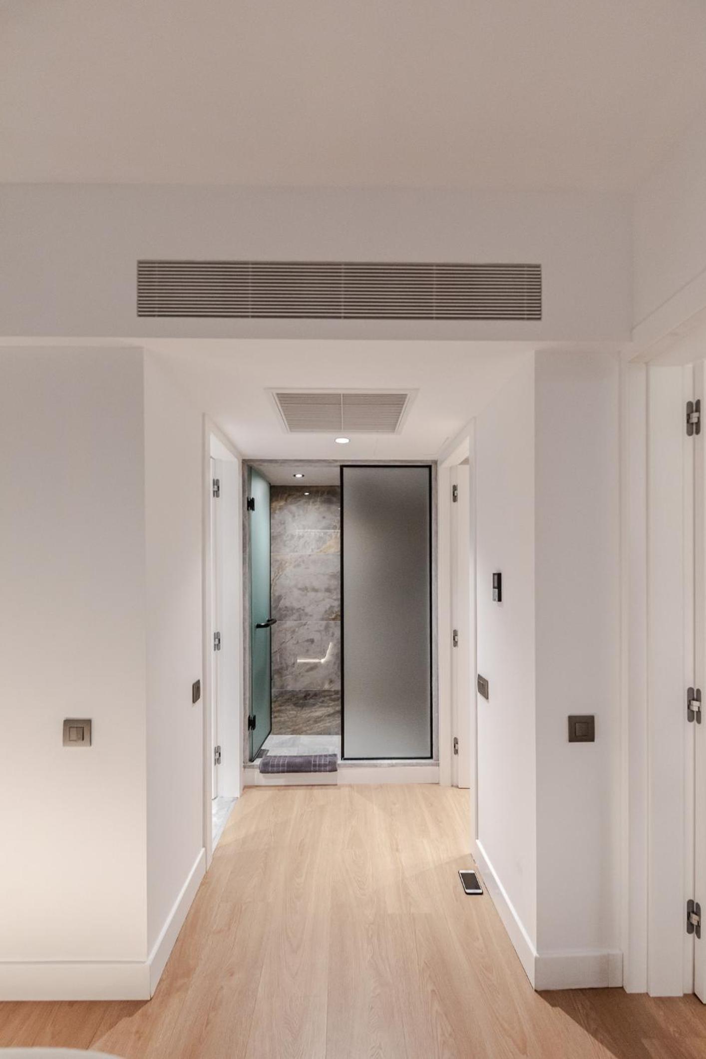 Executive Suite - Photo 19