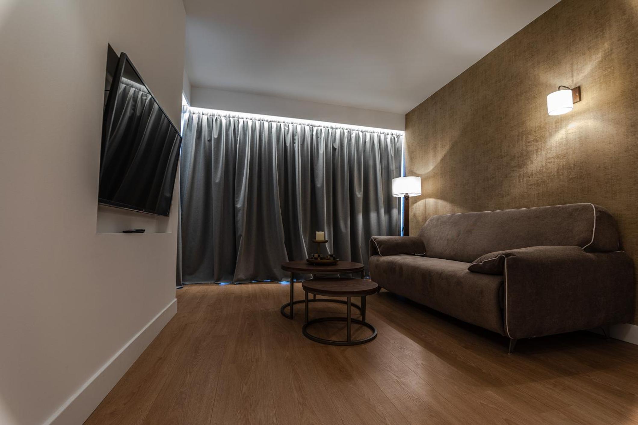 Executive Suite - Photo 17