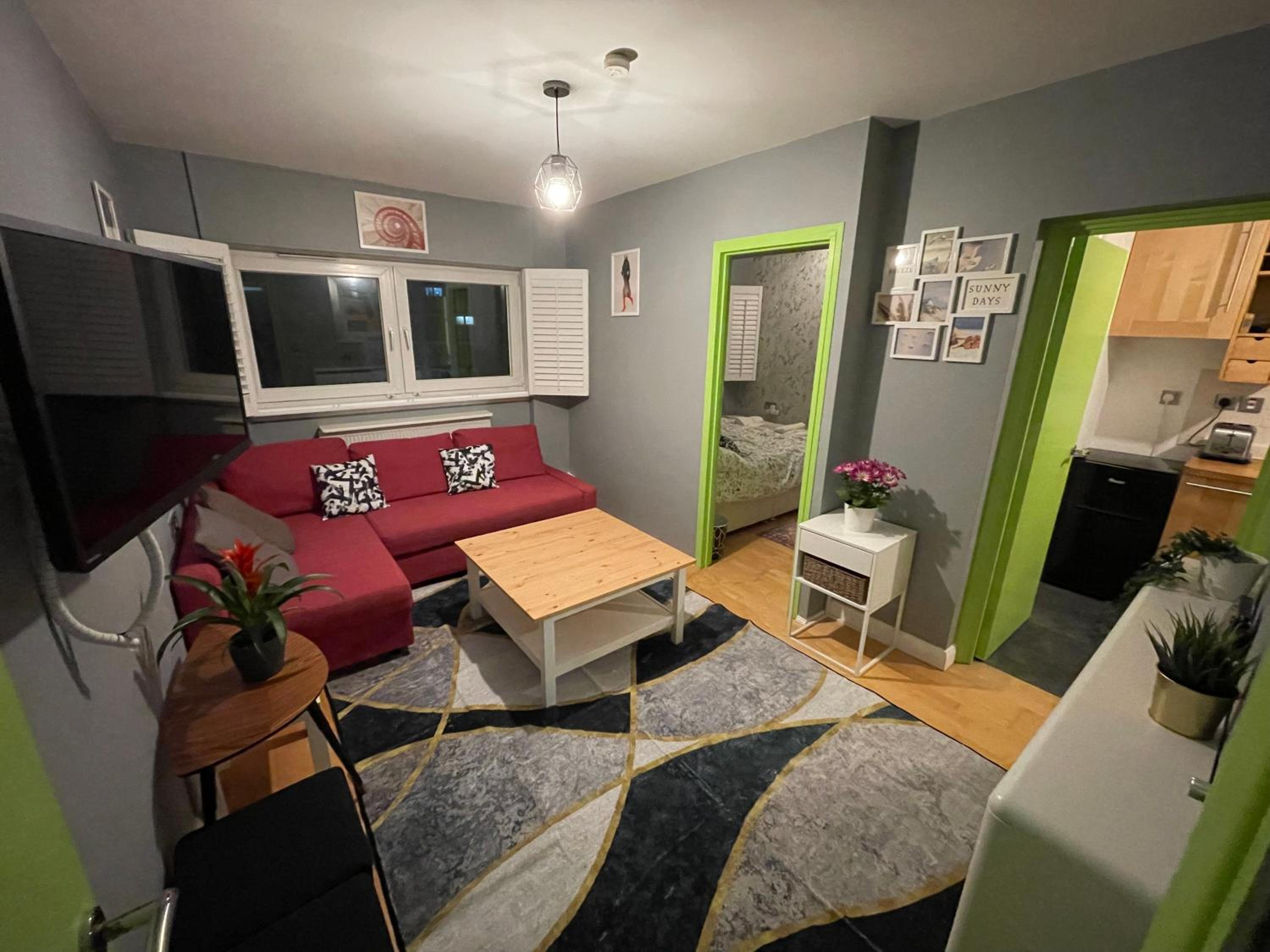 One-Bedroom Apartment photo 1