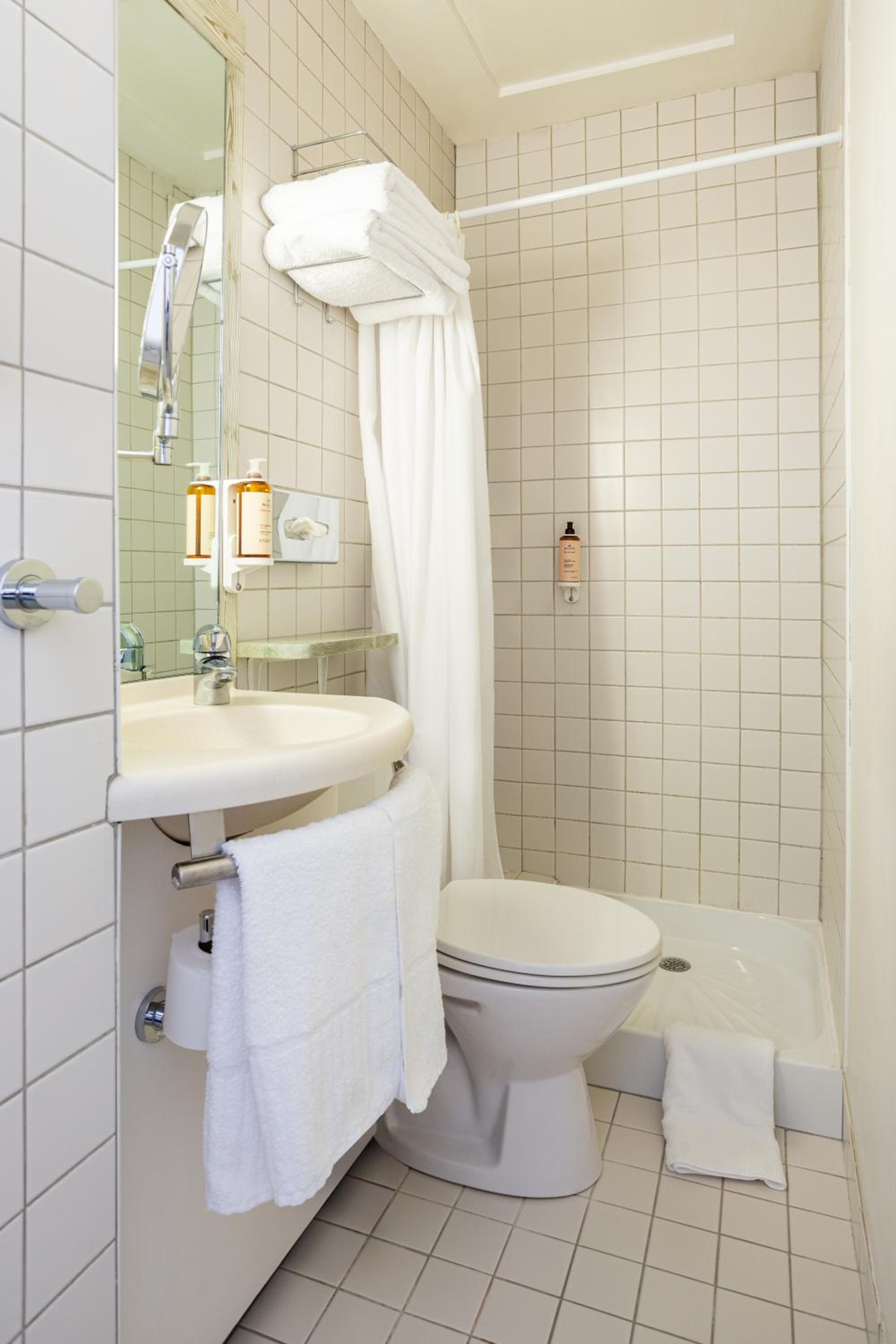 Small Standard Room - Photo 9