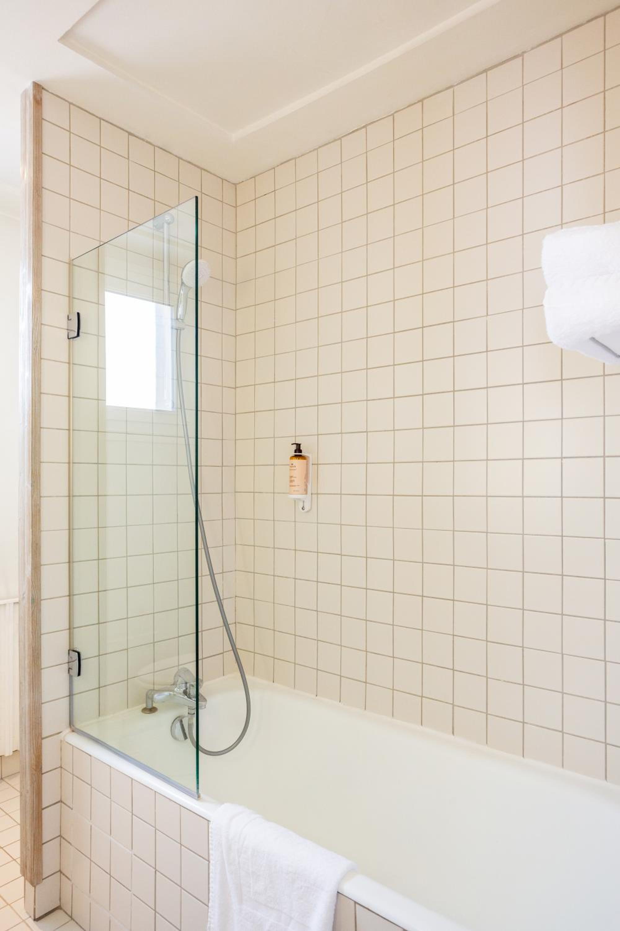 Classic Double Room - Photo 12