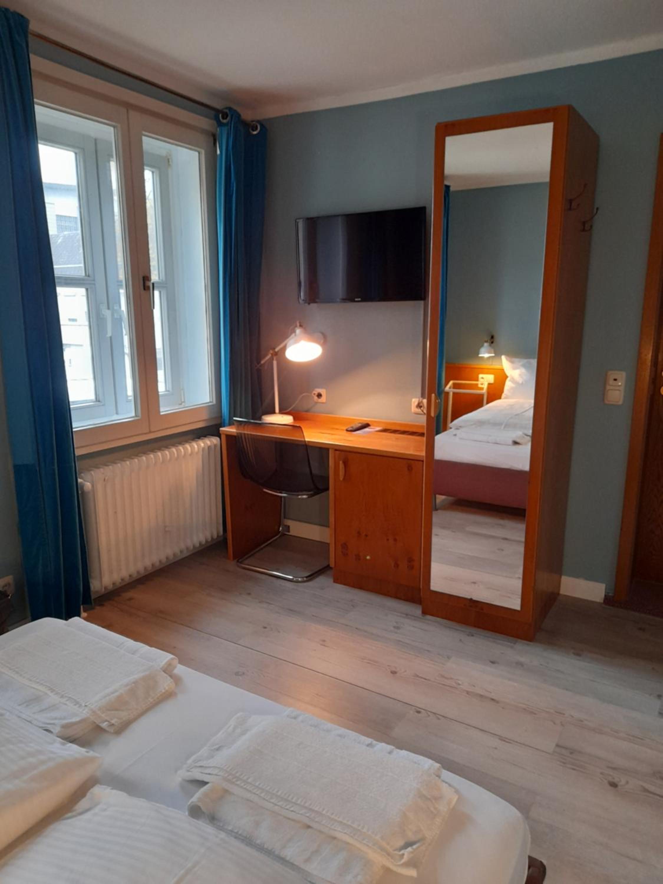 Budget Double Room photo 3