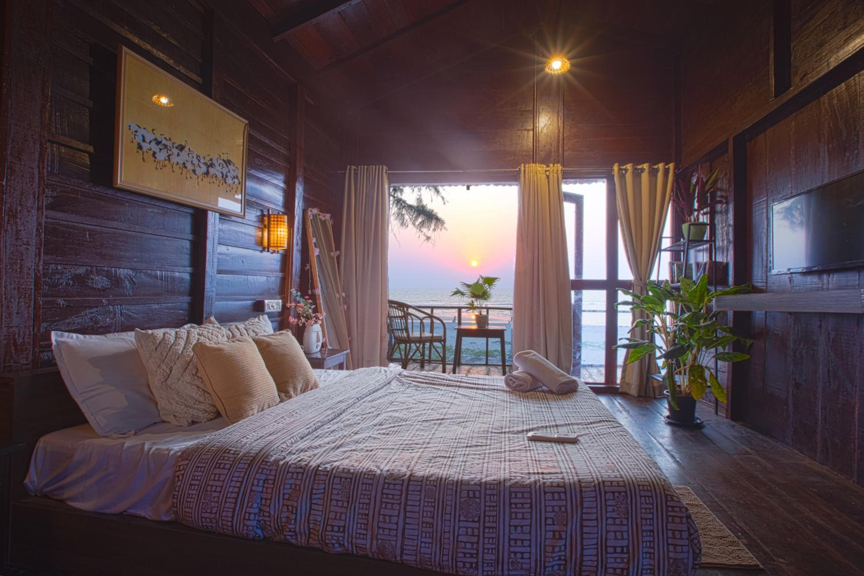 Sea view wooden cabin with balcony
