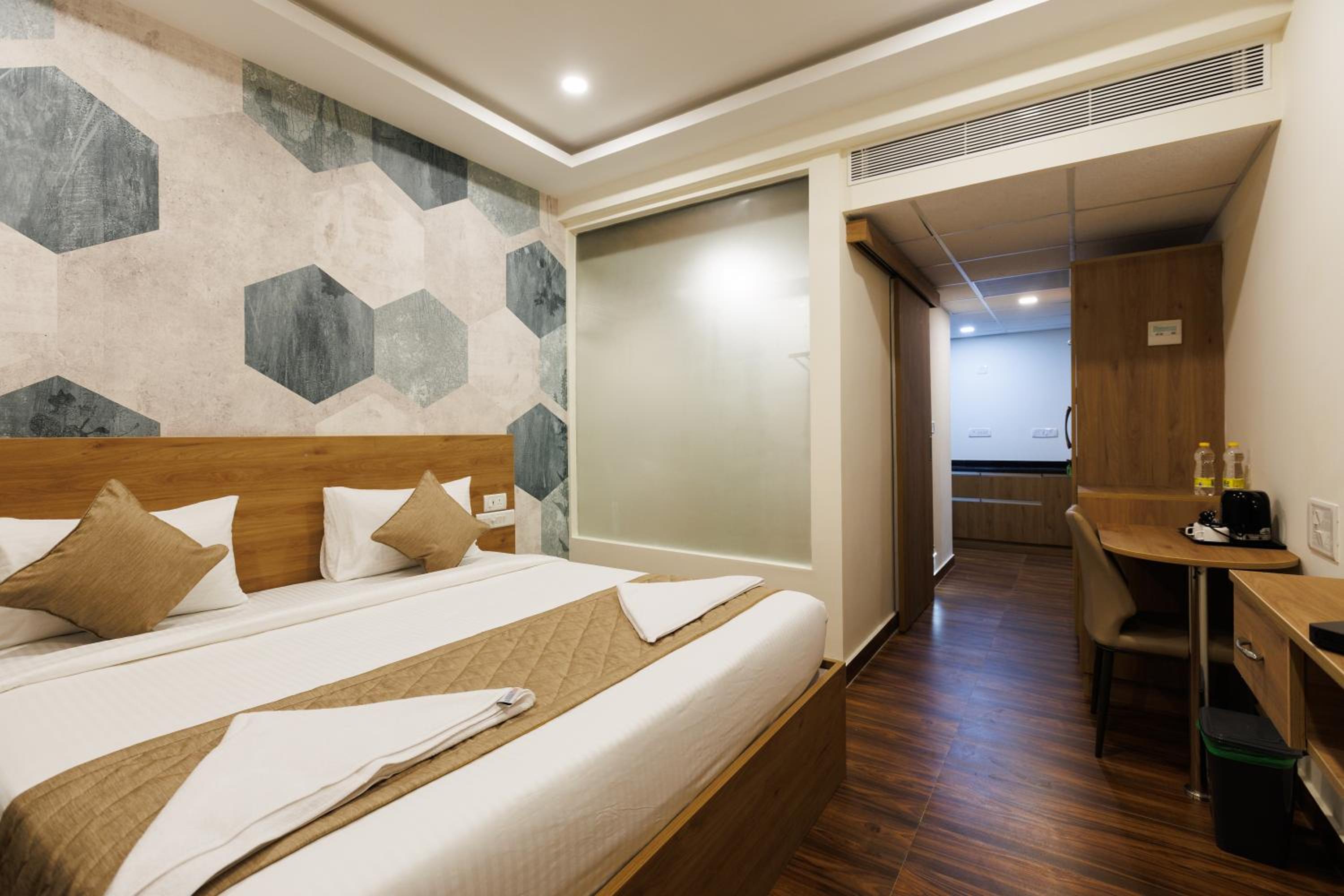 Standard Double Room - Photo 7