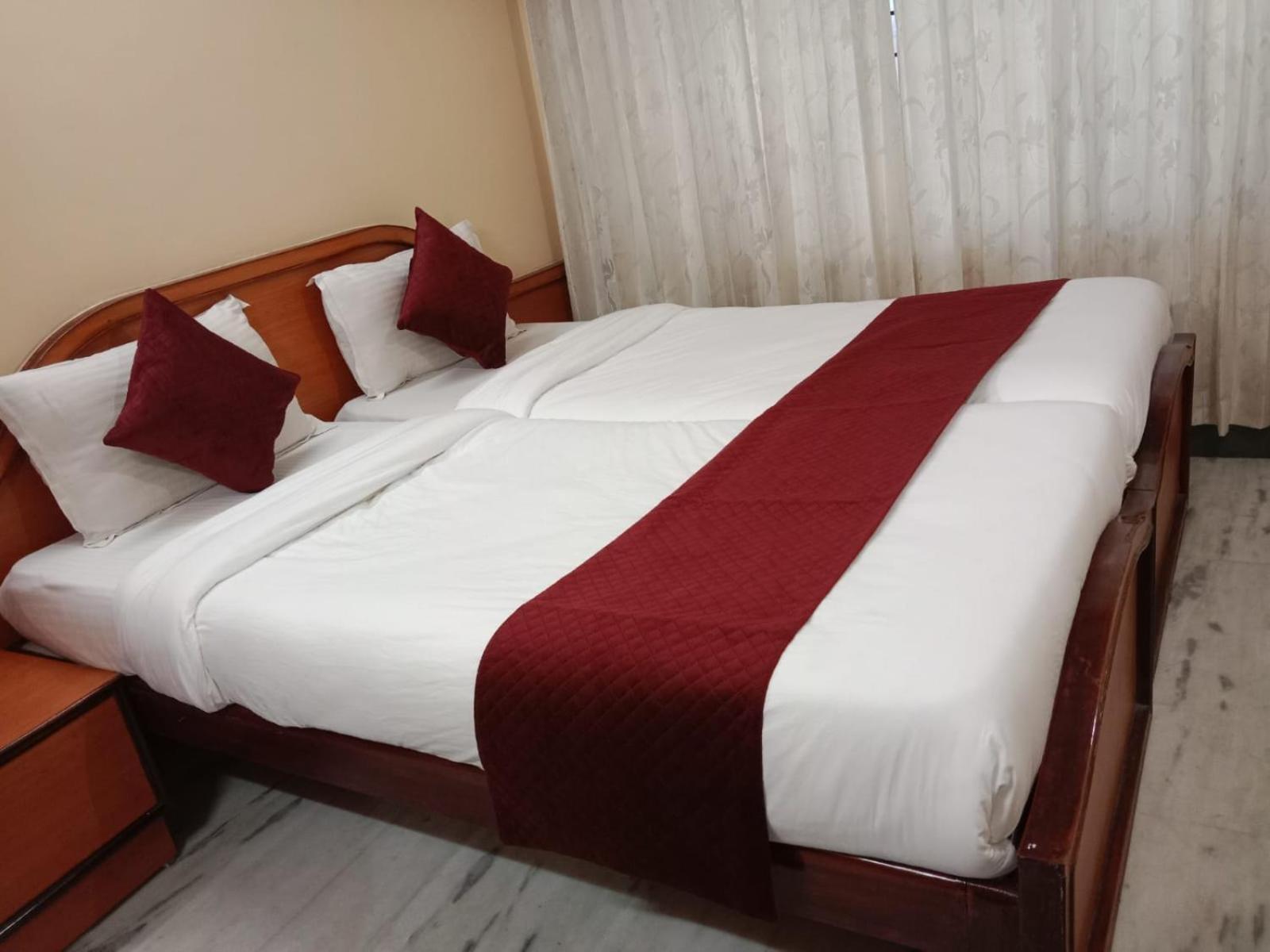 Deluxe Double Room (2 Adults + 1 Child)