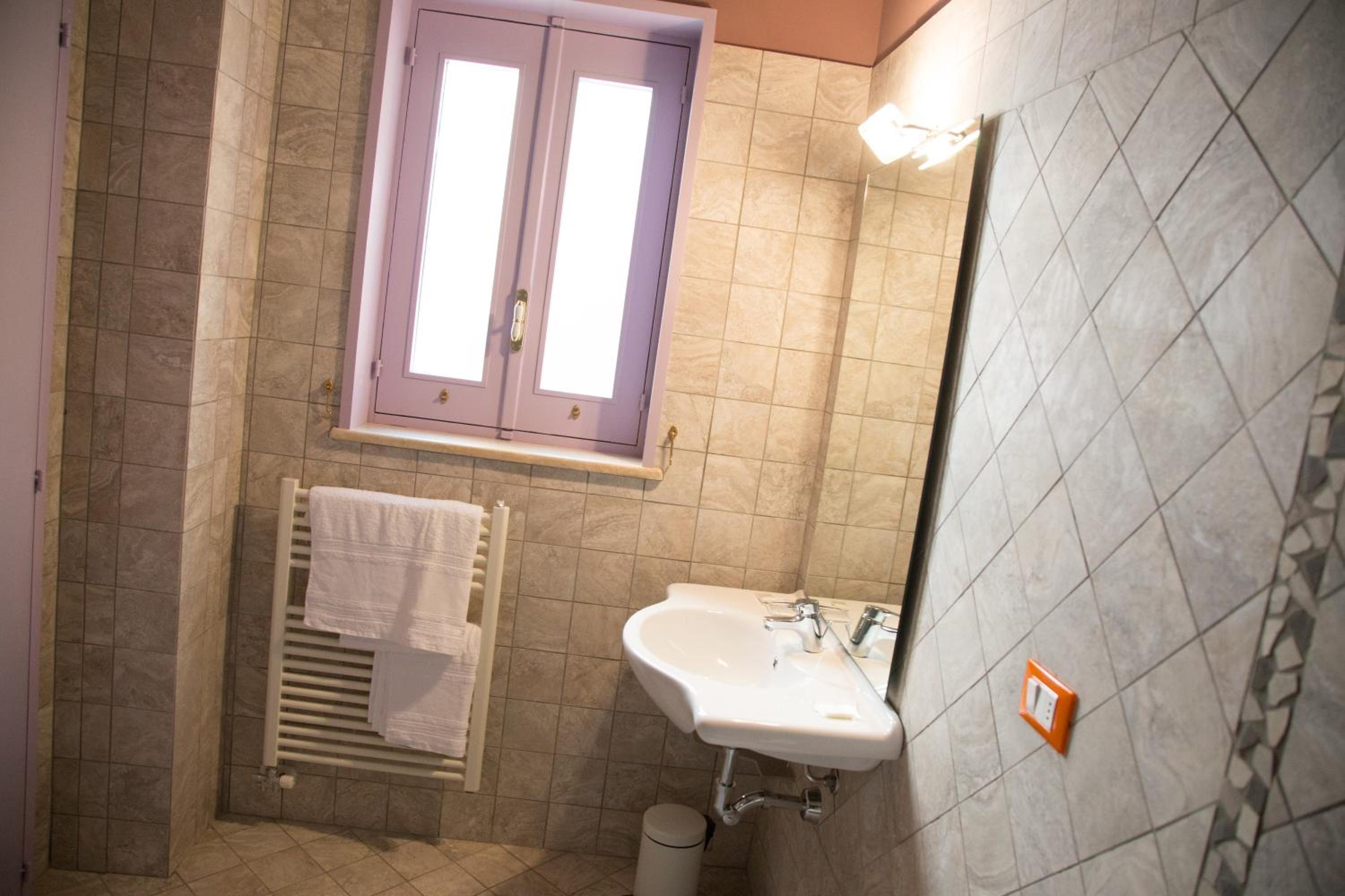 Superior Double or Twin Room with Patio photo 2