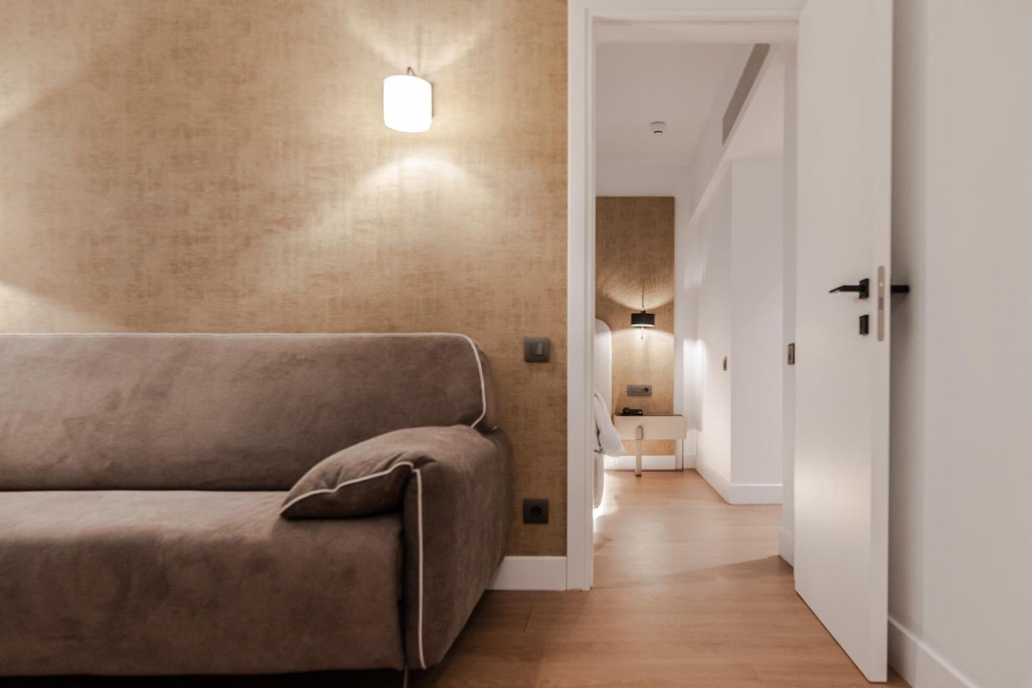 Executive Suite - Photo 22