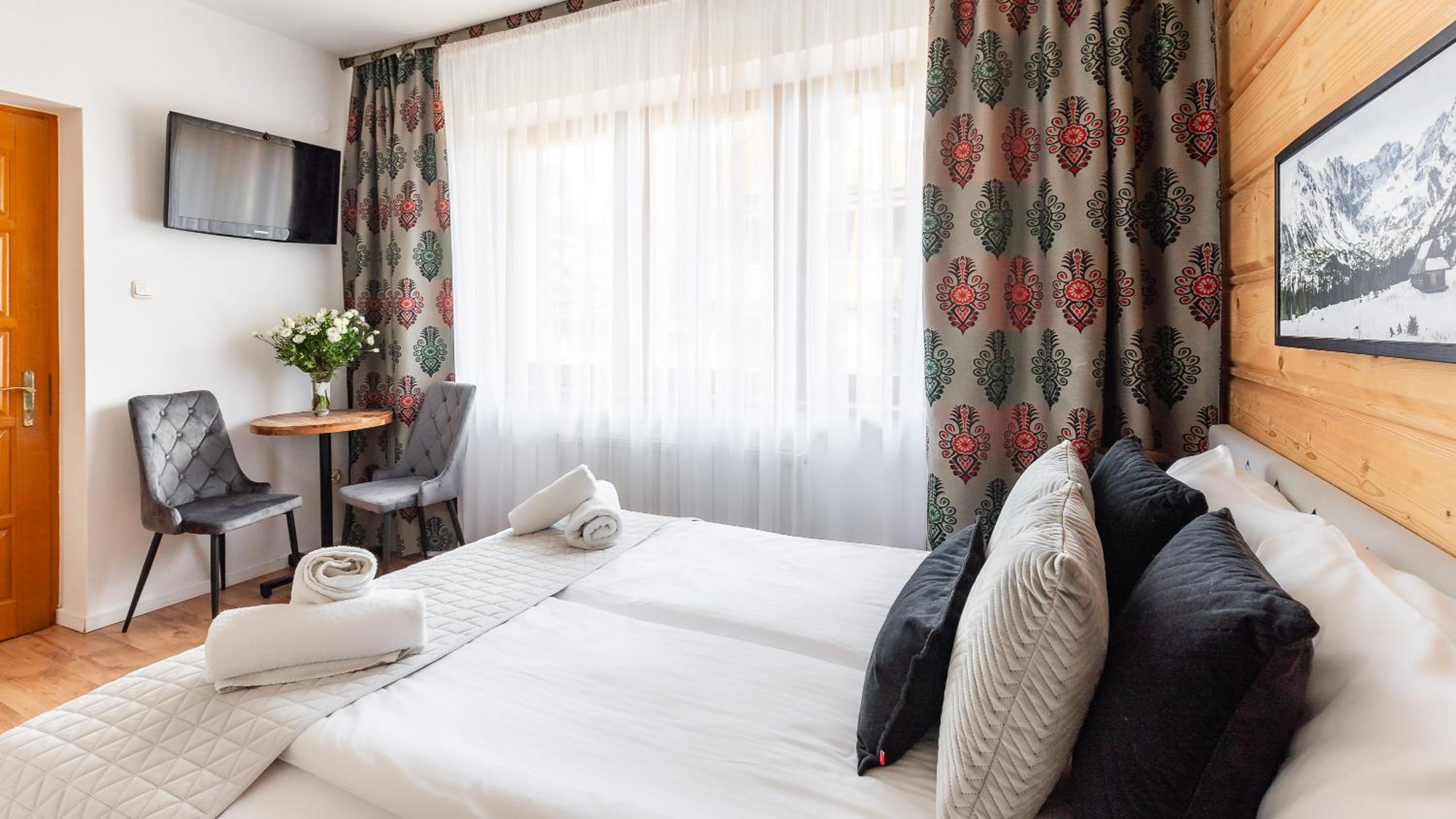 Standard Double or Twin Room - Photo 6