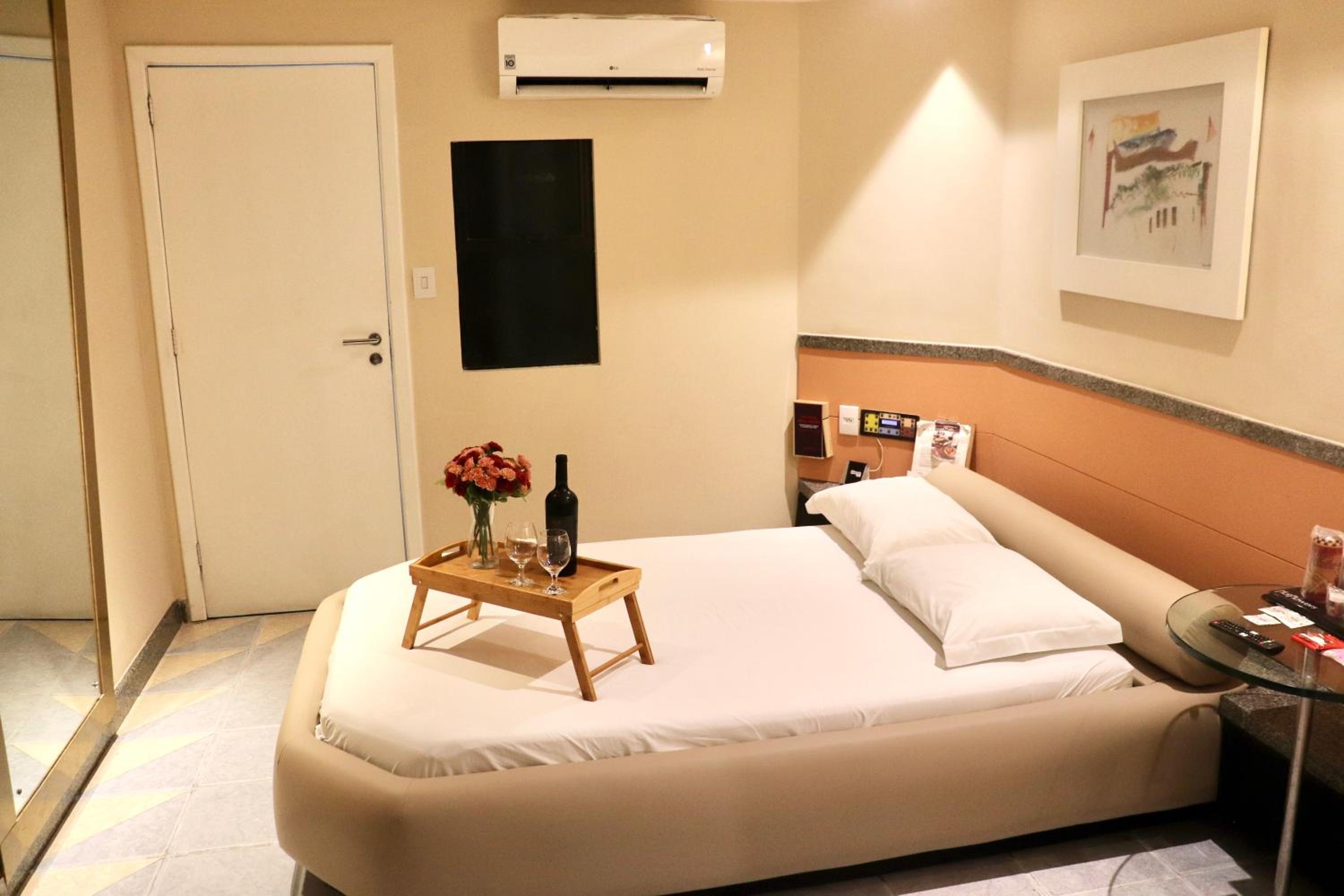 Executive Suite - Photo 1