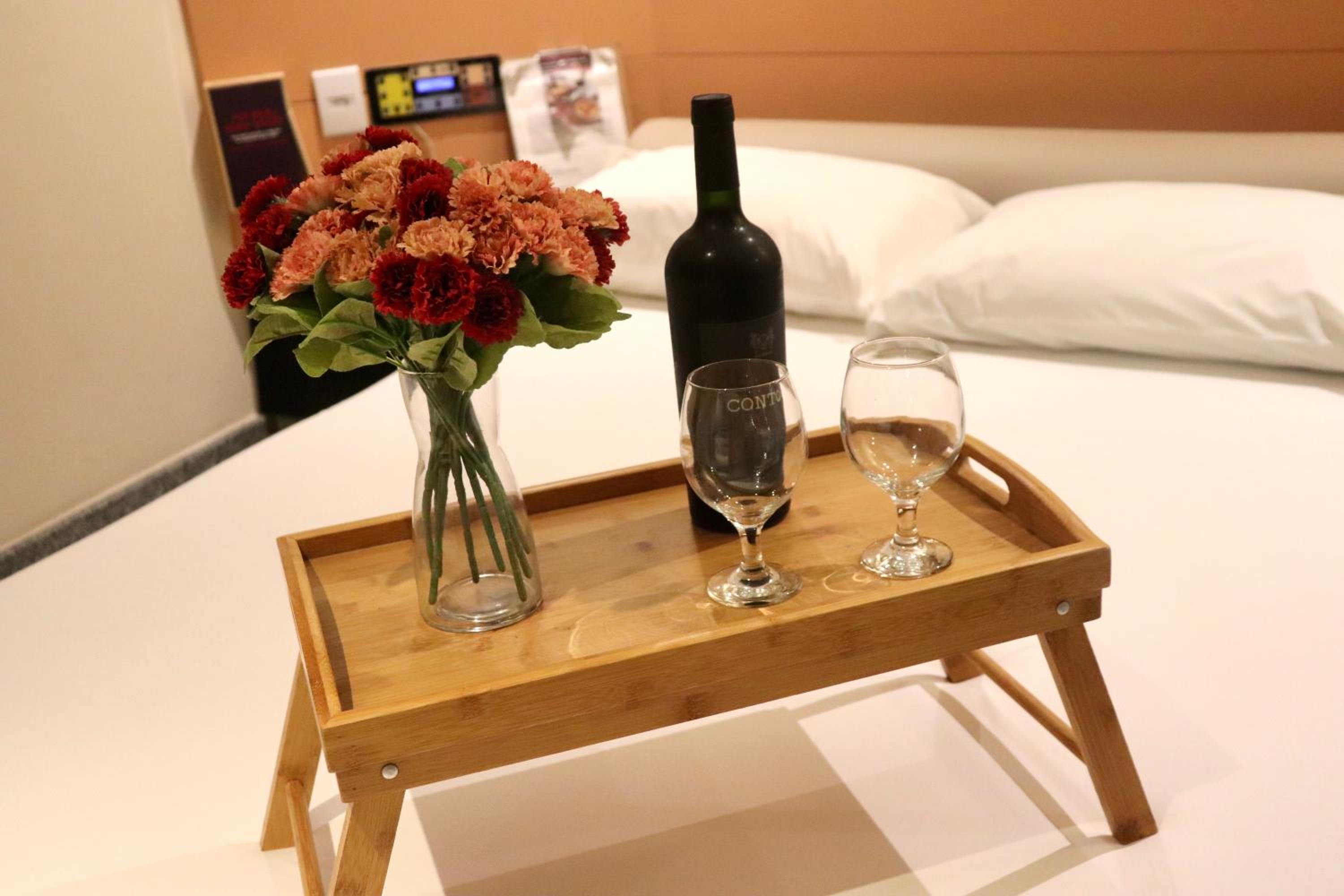 Executive Suite - Photo 2