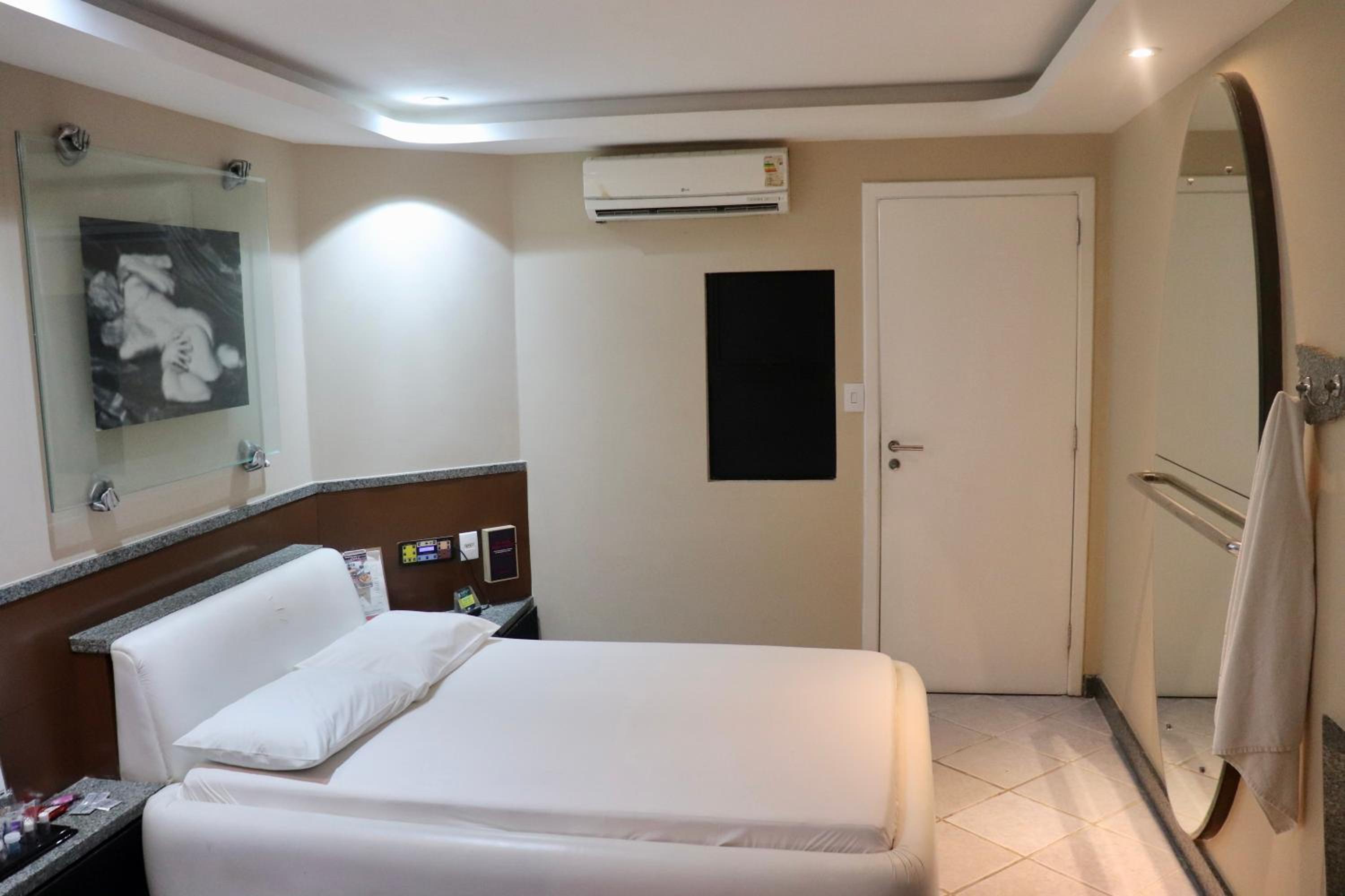 Executive Suite - Photo 3