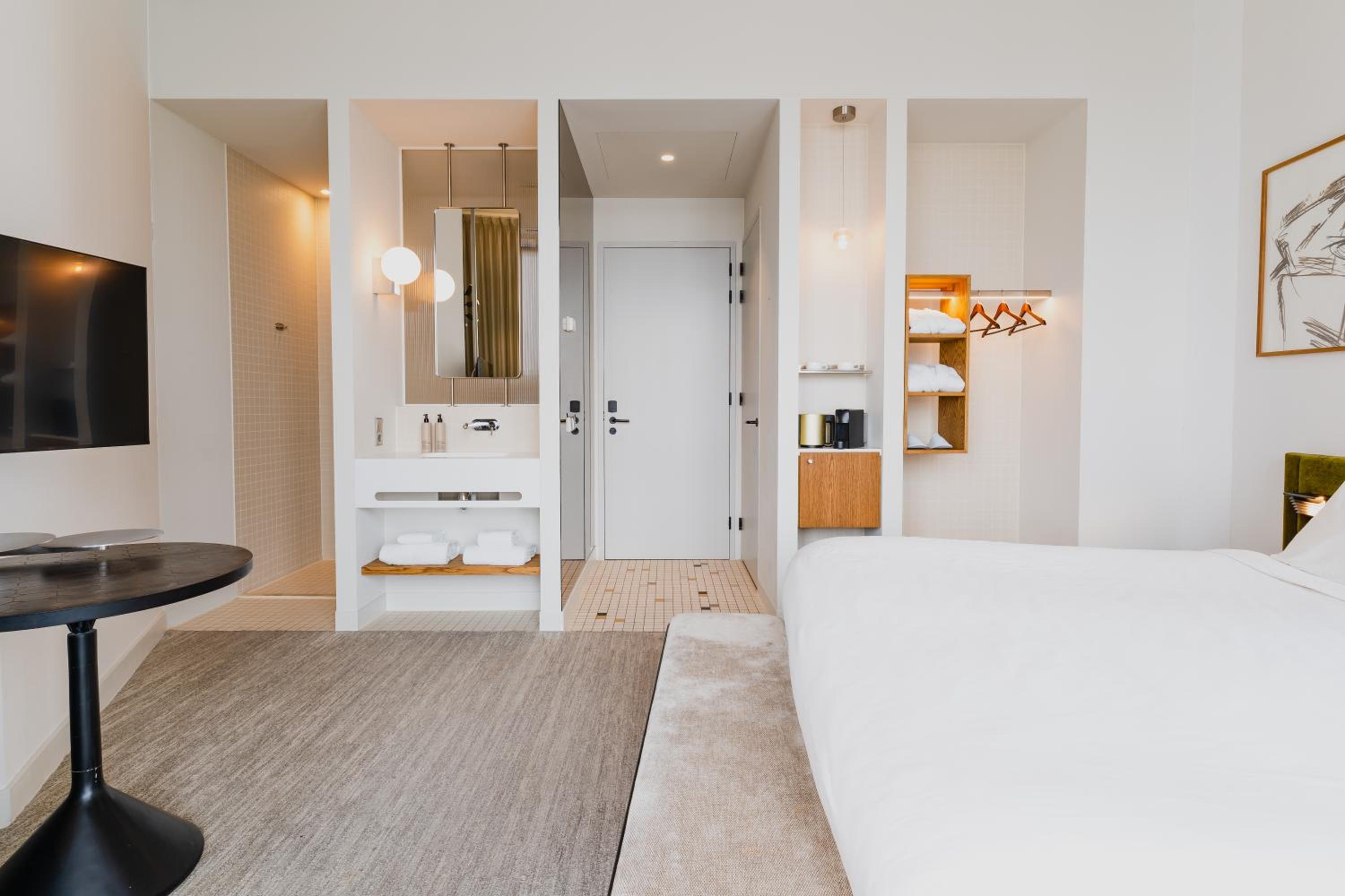 Deluxe Double or Twin Room – Riverfront View thumbnail 6