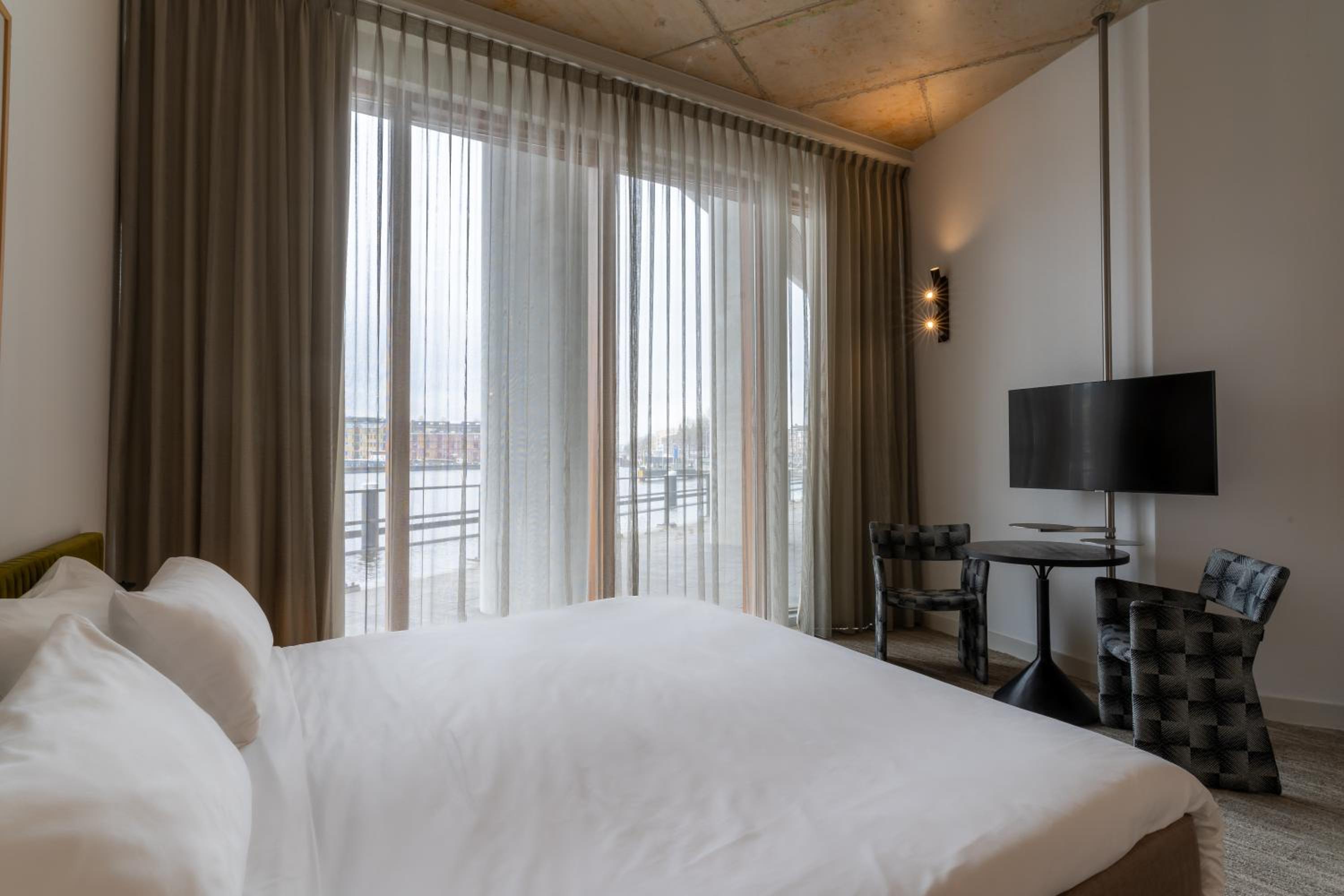 Deluxe Double or Twin Room – Riverfront View thumbnail 5