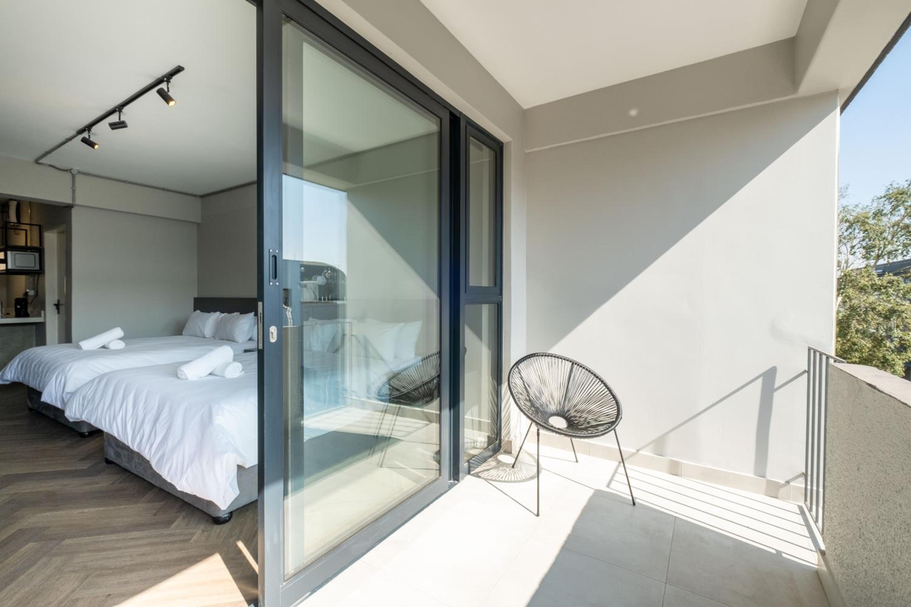 Deluxe Double or Twin Room with Balcony photo 2