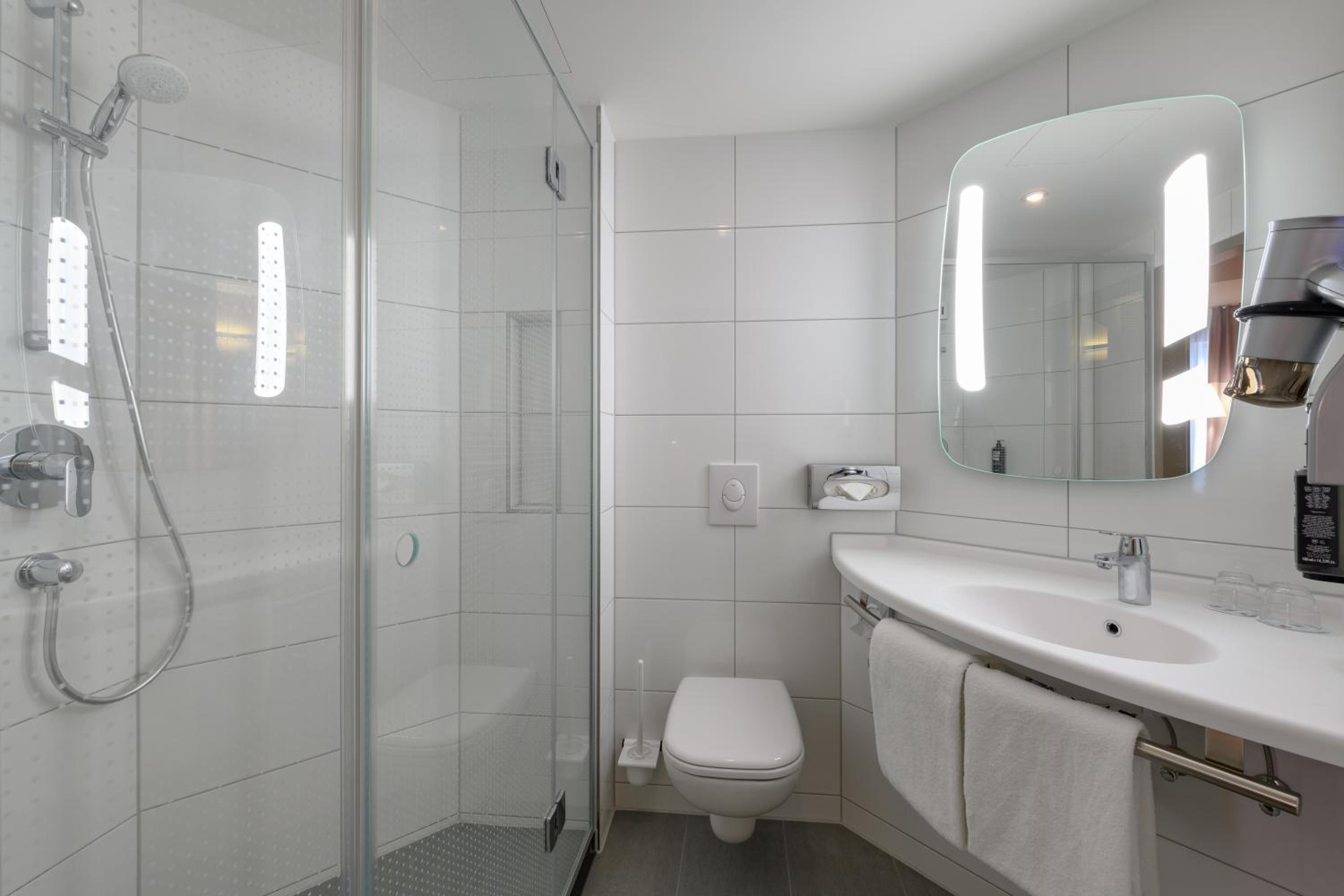 Double Room with Balcony - Photo 5