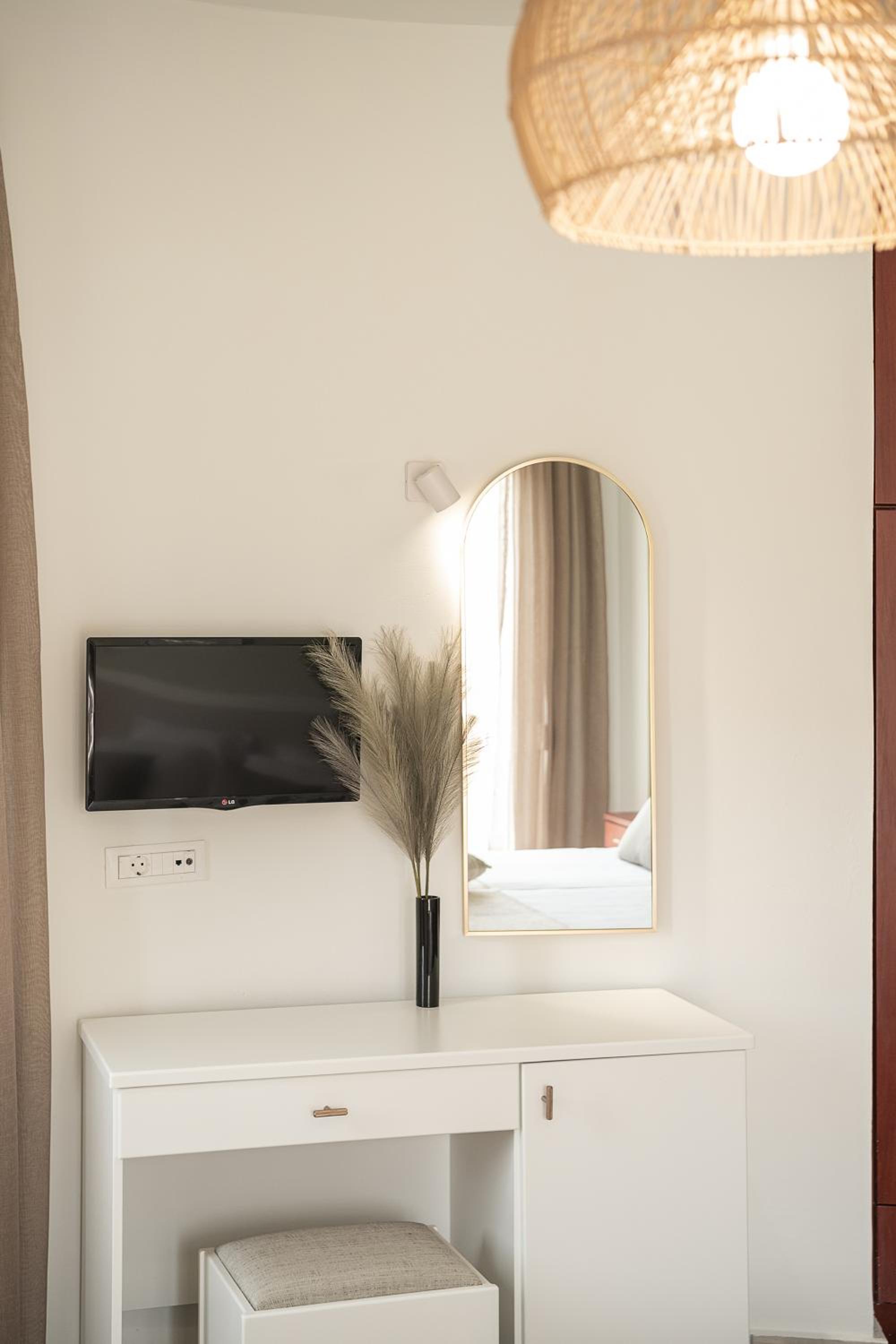 Deluxe Suite - Photo 17