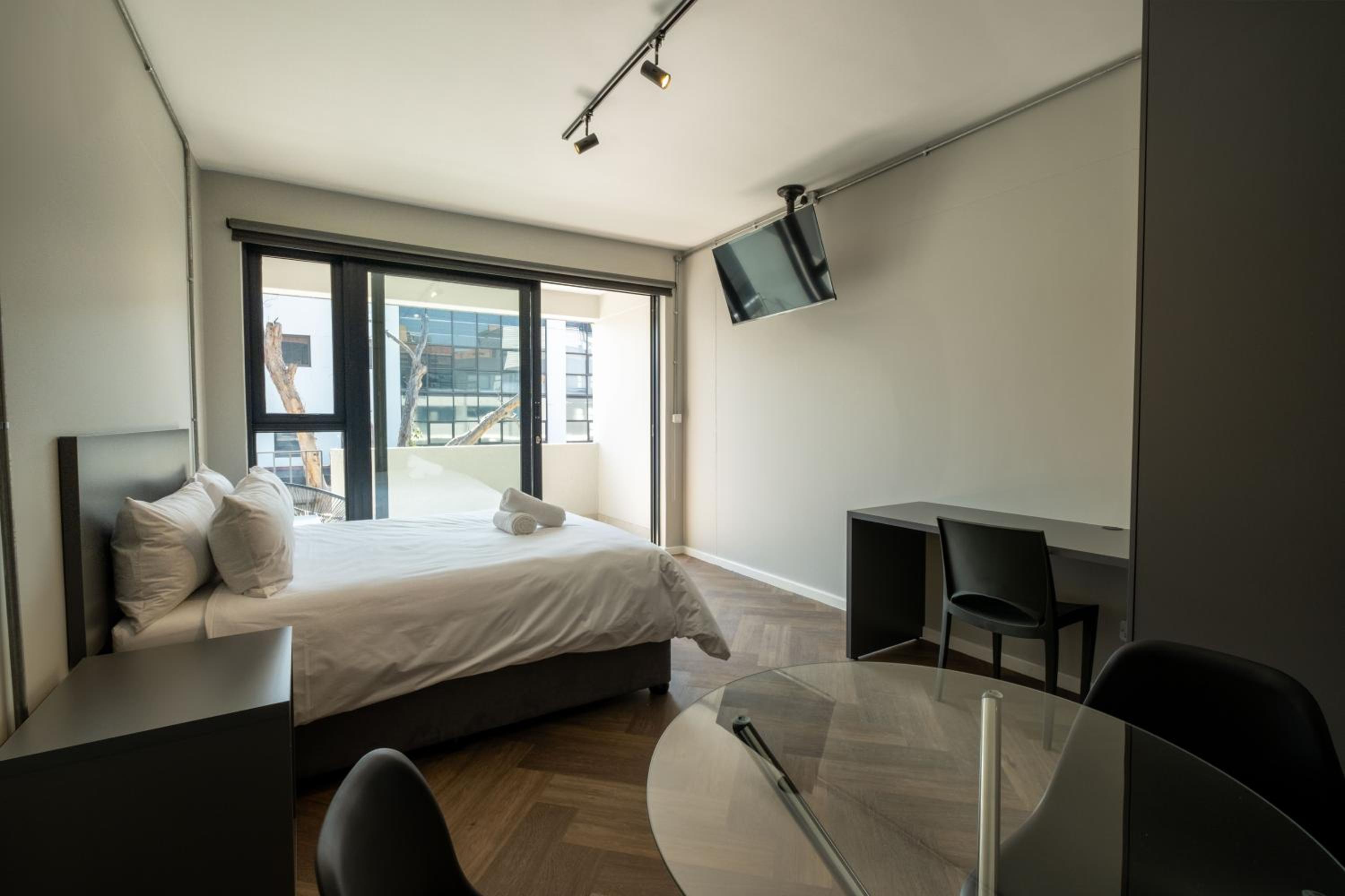 Queen Room with Balcony photo 1
