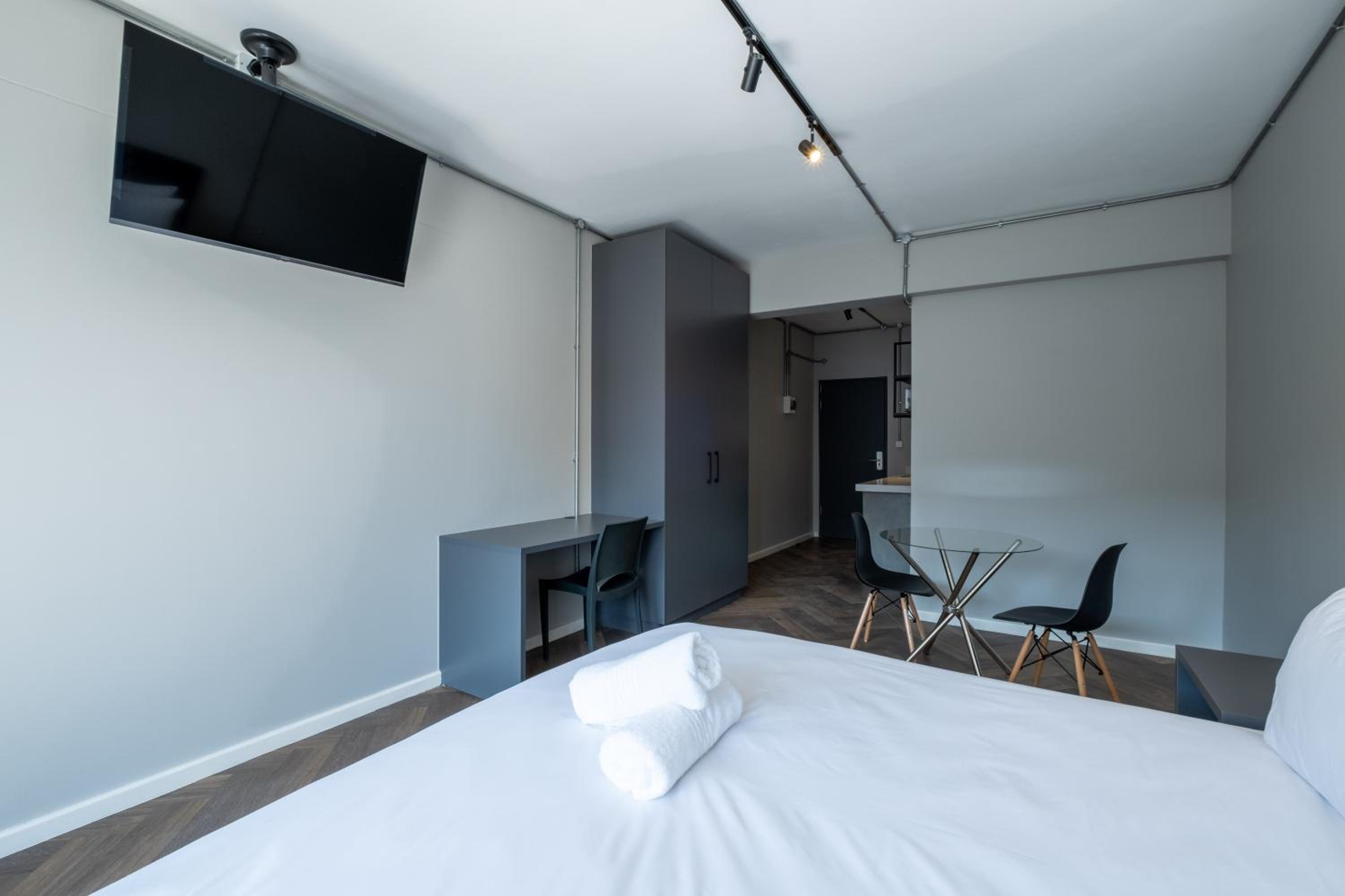 Queen Room with Balcony photo 2