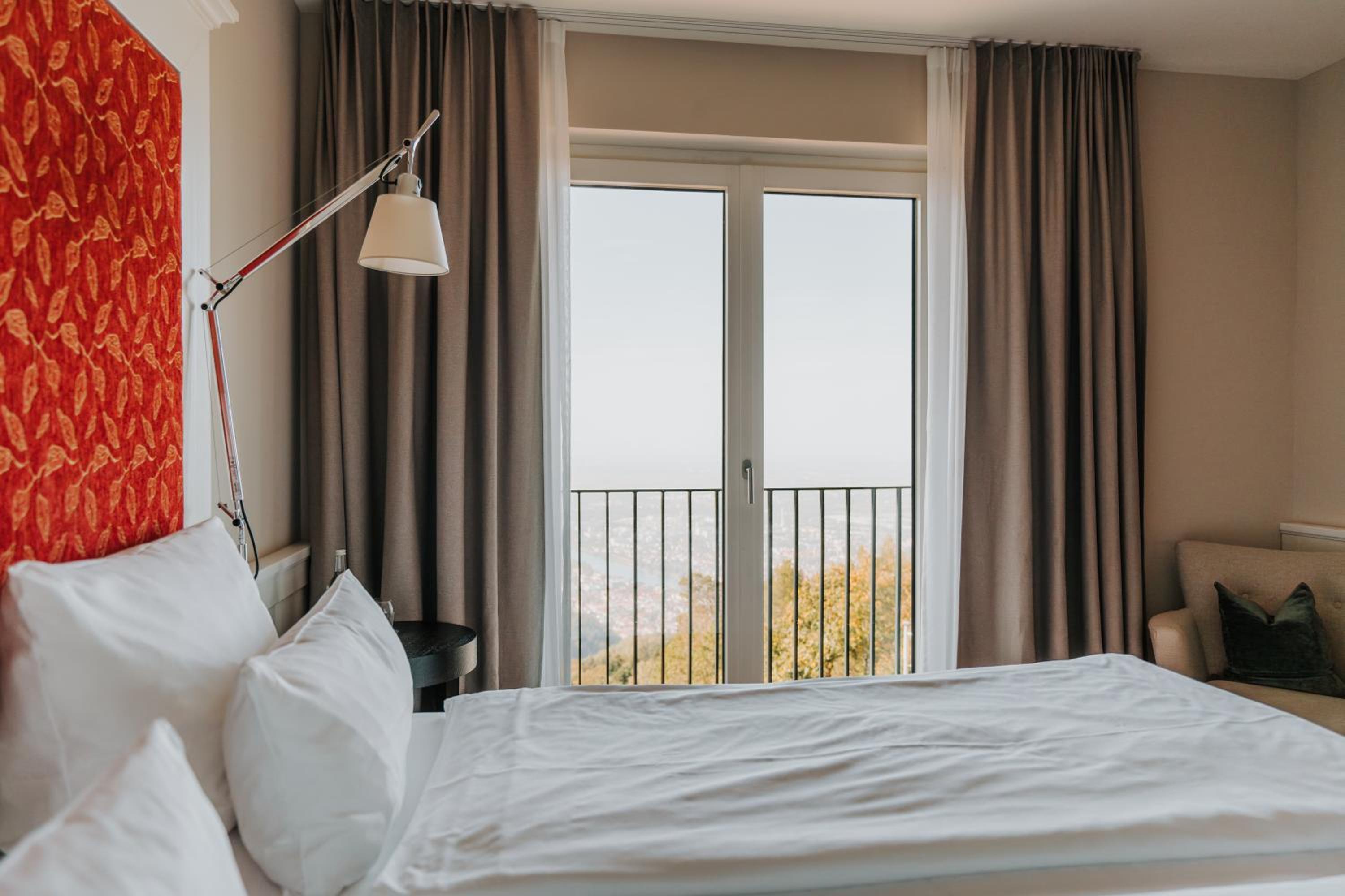 Superior Double or Twin Room with City View - Photo 4