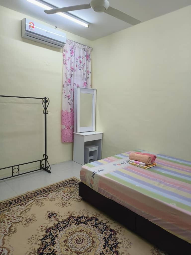 Three-Bedroom House photo 1