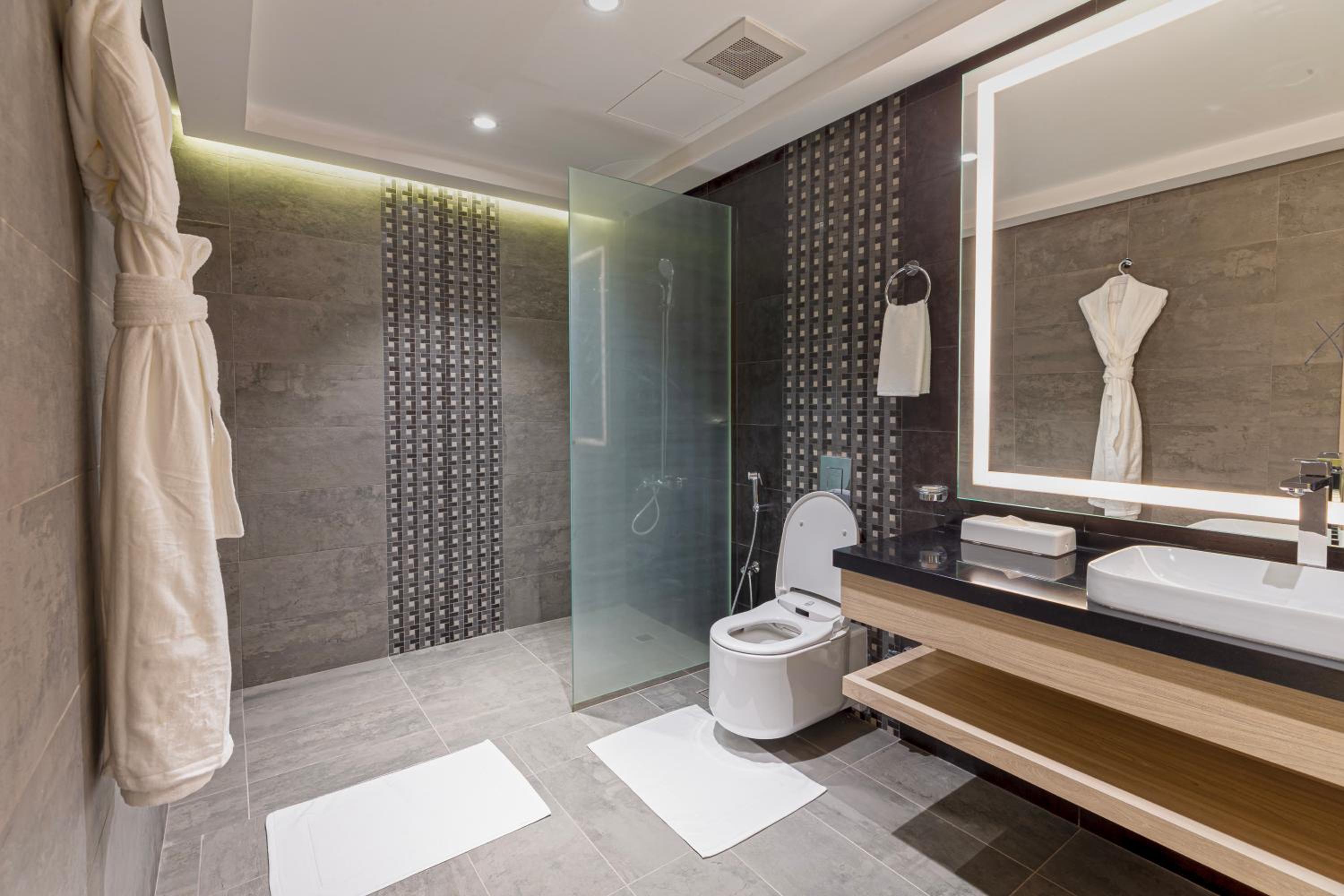 Executive Suite - Photo 7