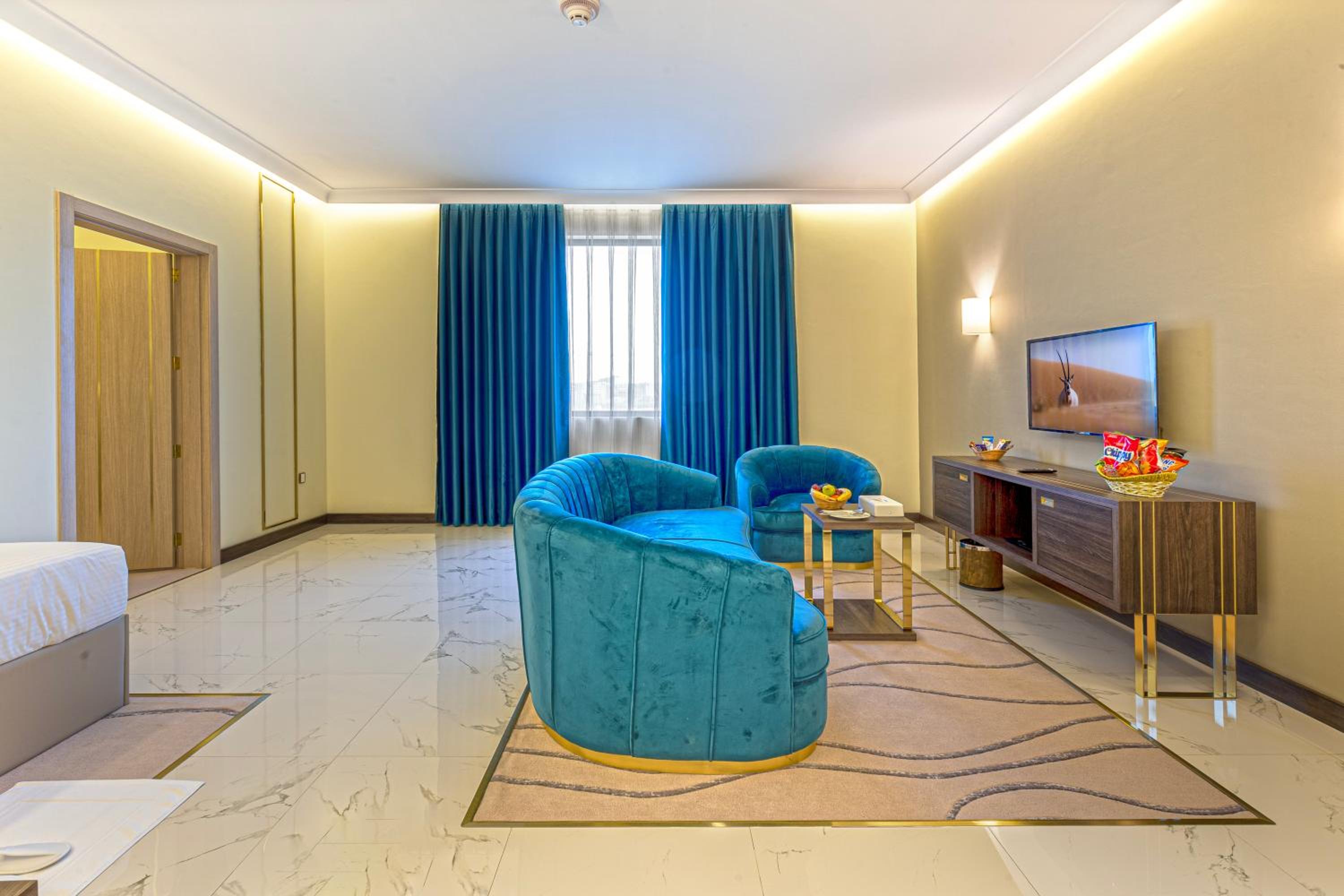 Executive Suite - Photo 1