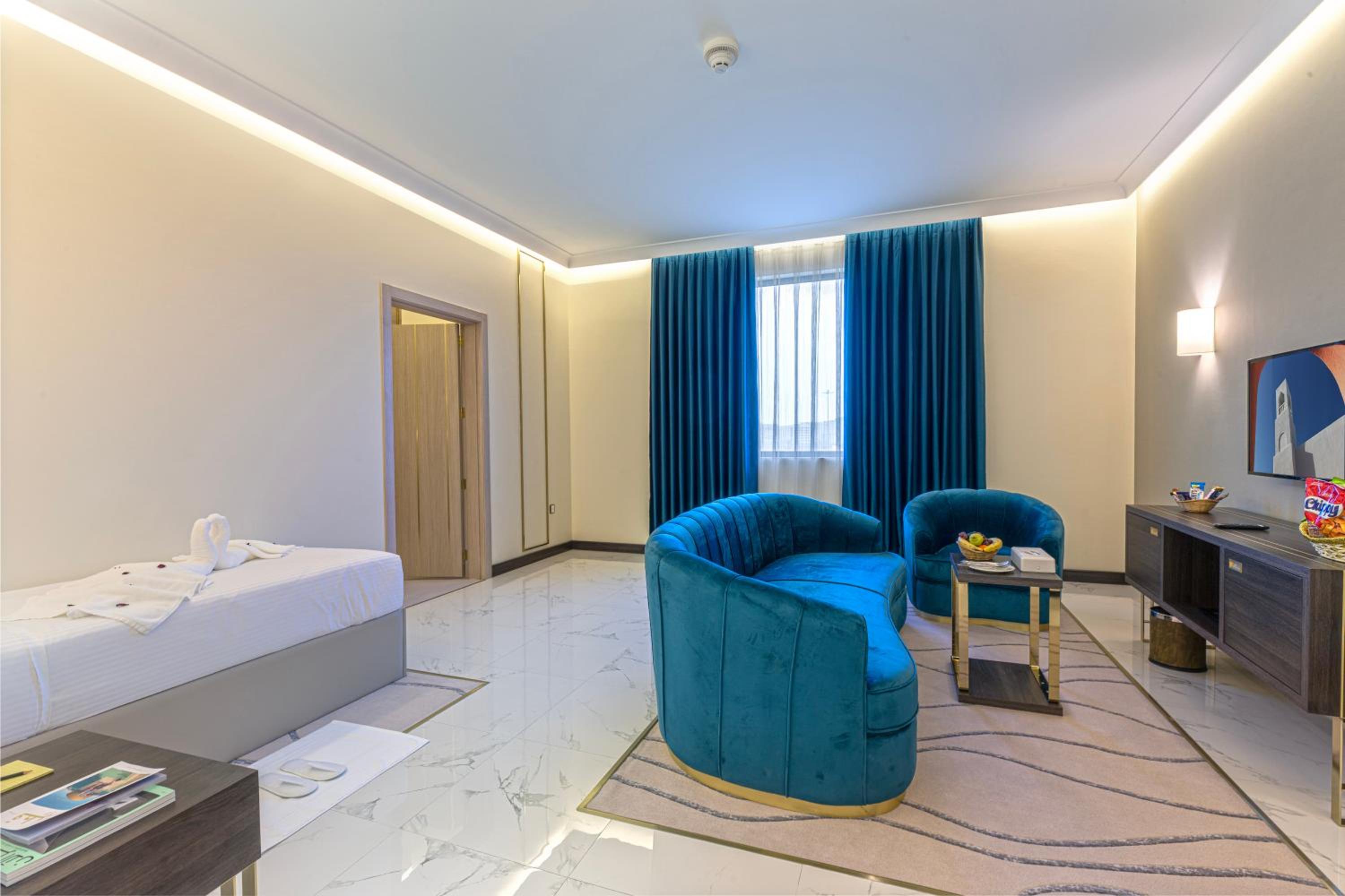 Executive Suite - Photo 3