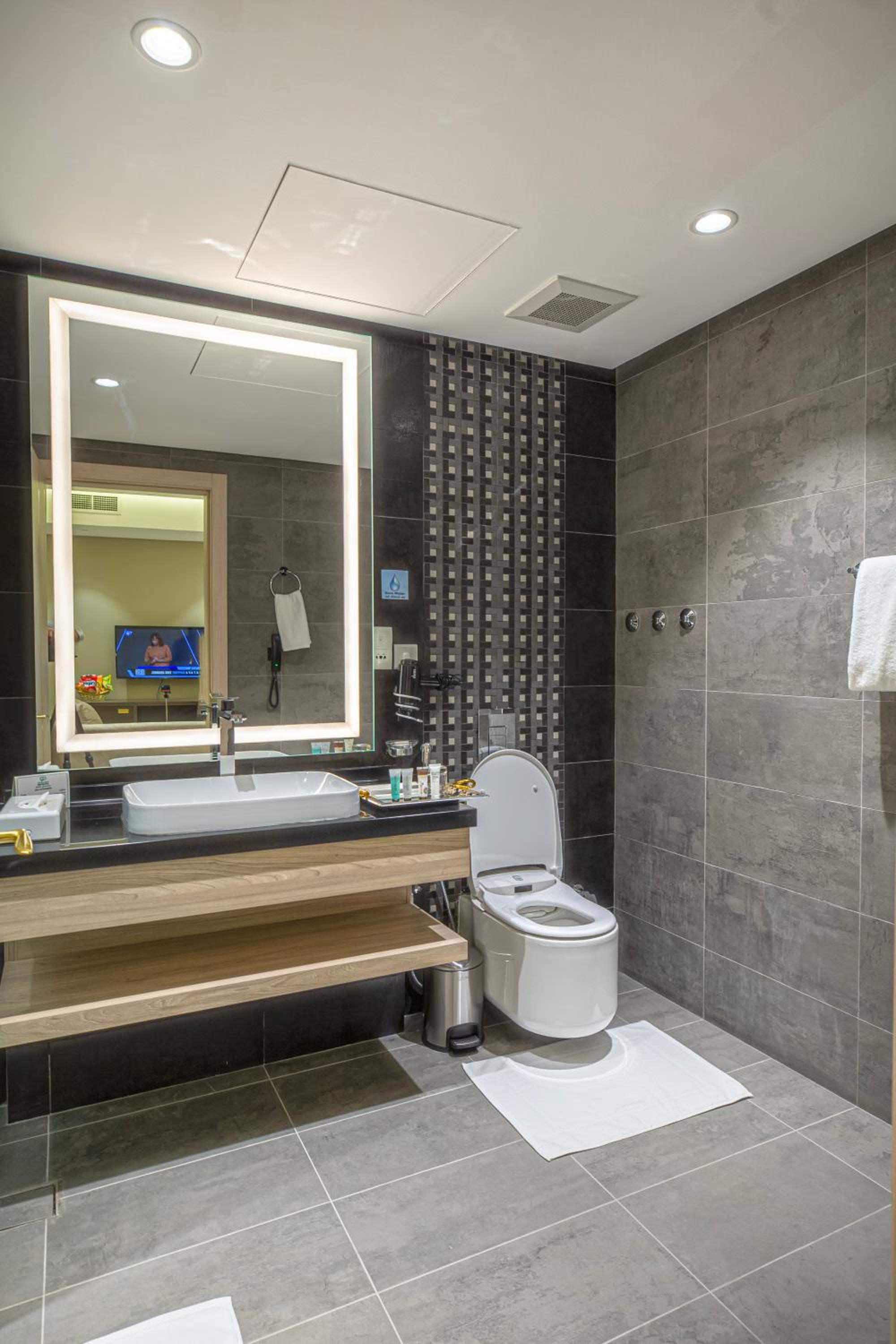 Superior King Room - Photo 4