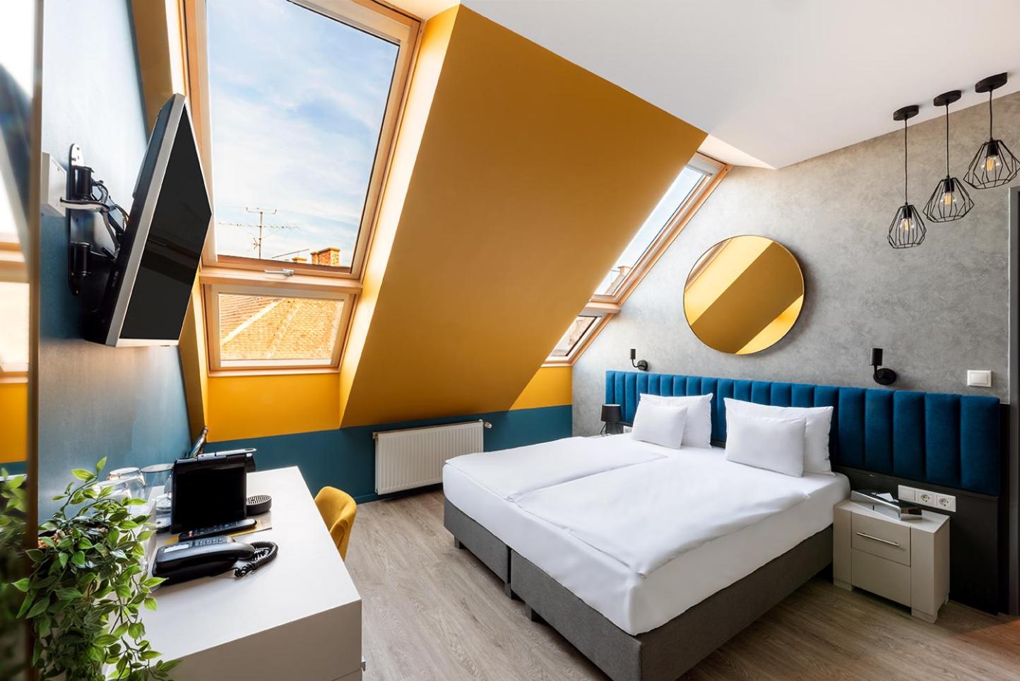 Deluxe Double or Twin Room - Photo 3
