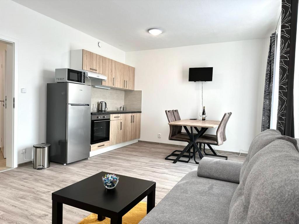 One-Bedroom Apartment photo 1