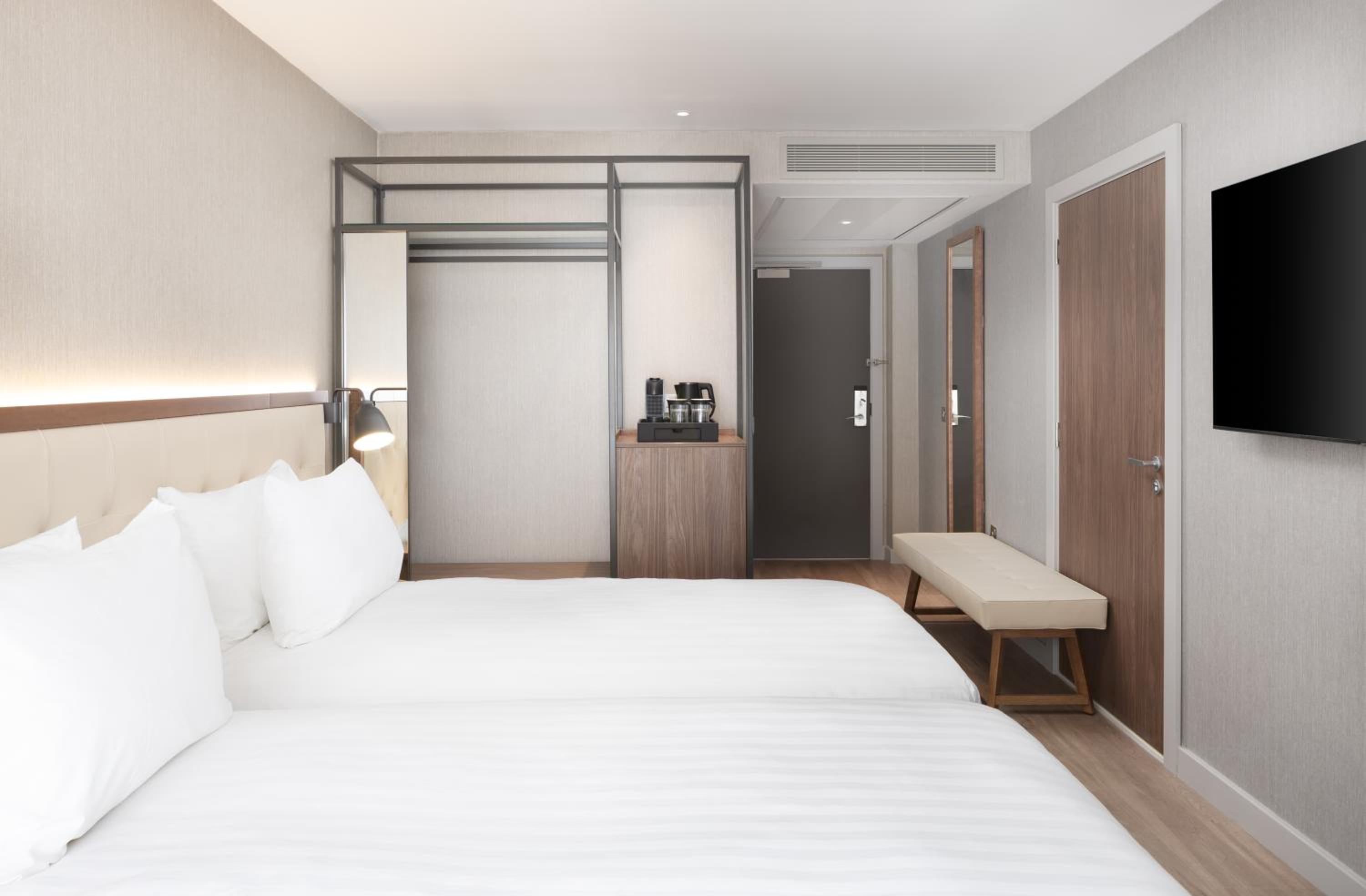 Standard Twin Room - Photo 2