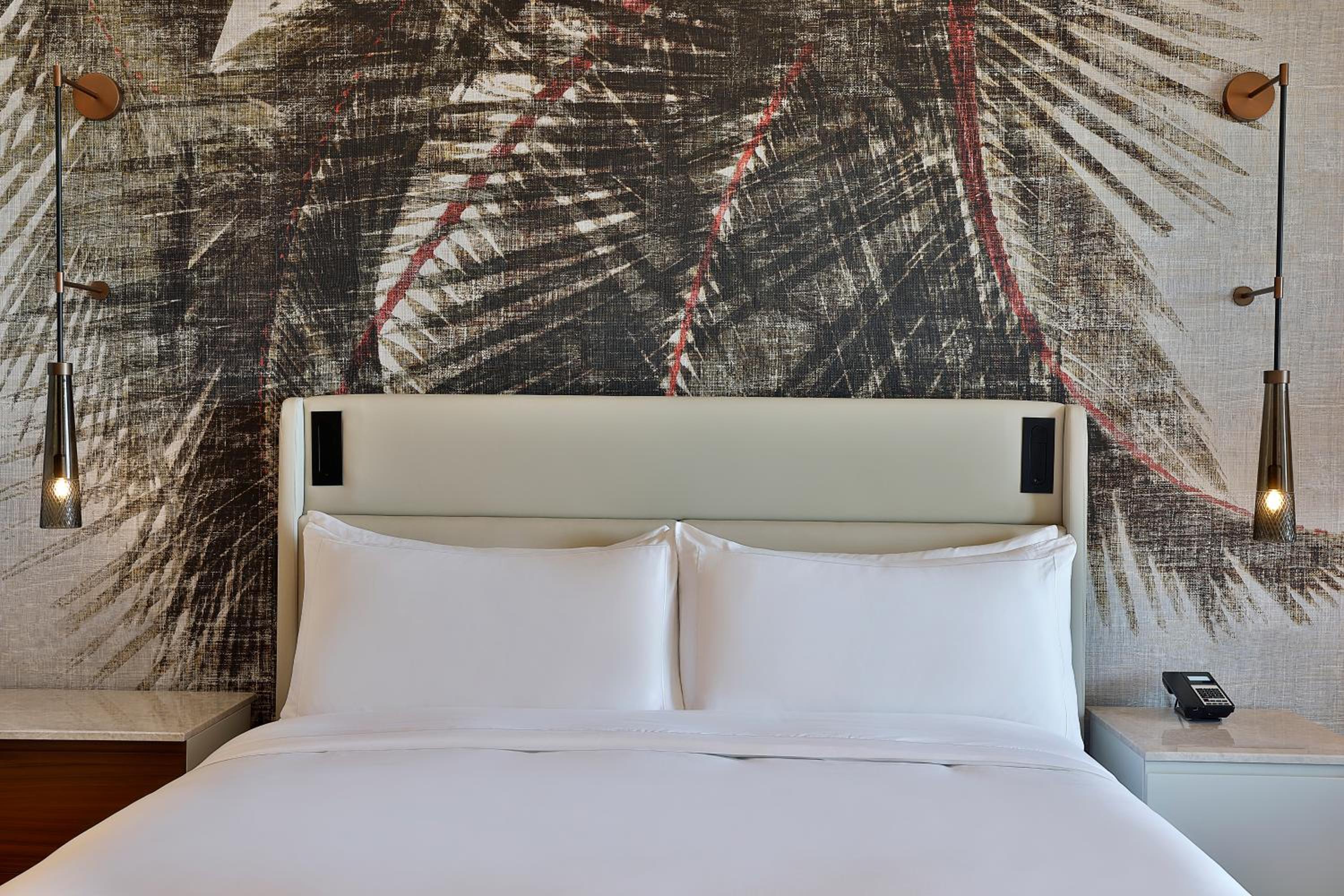 Deluxe King Room with Garden View - Photo 4