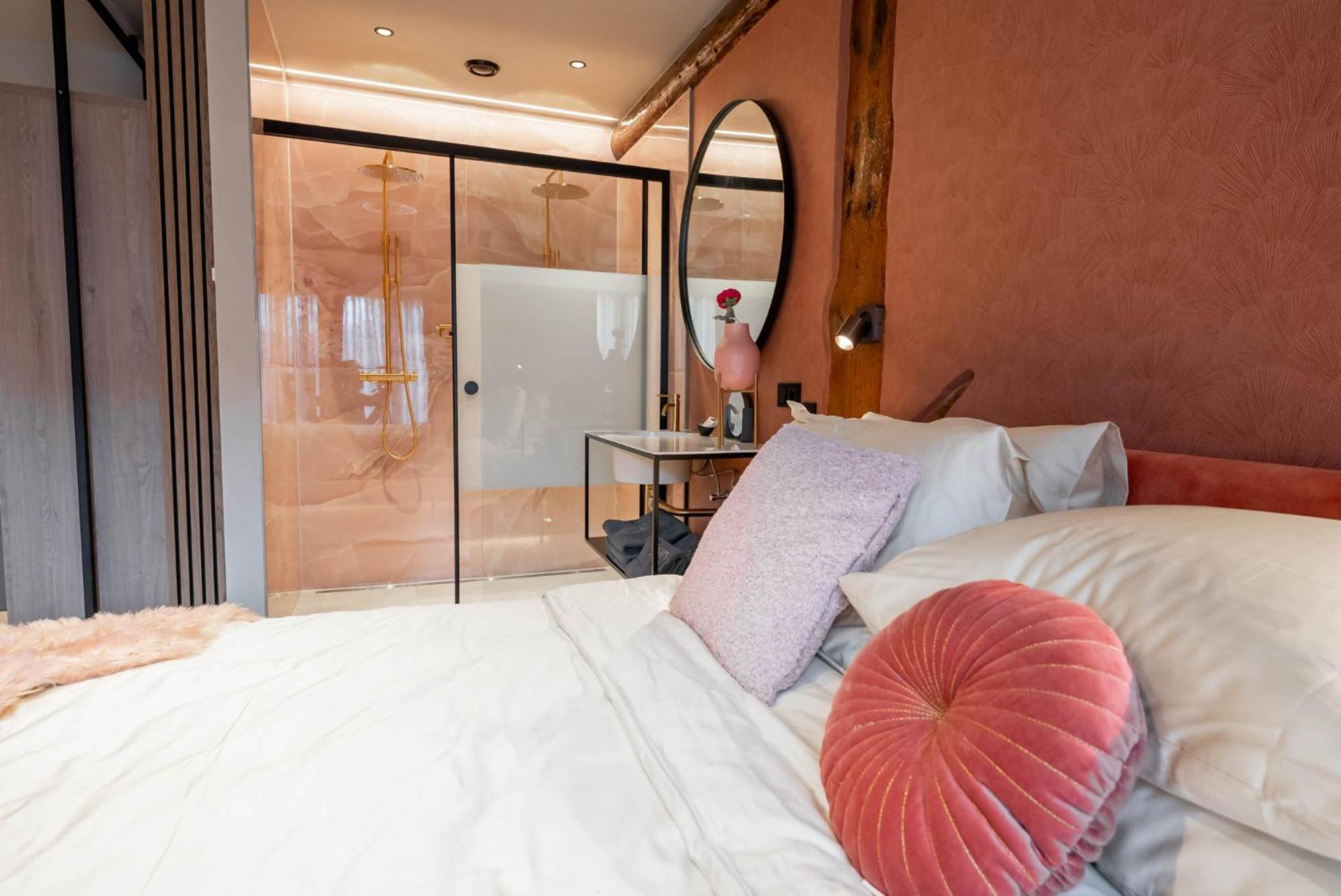 Junior Suite with Balcony - Photo 1