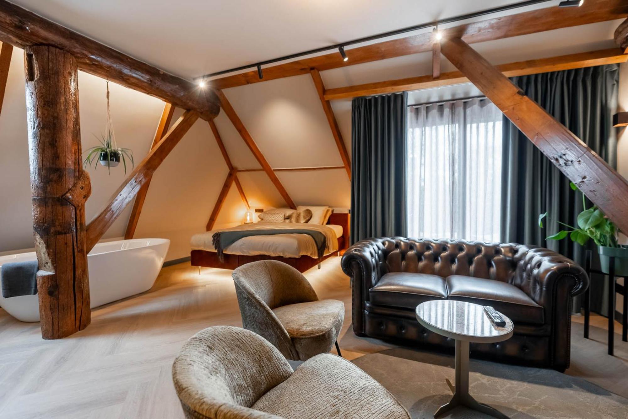 Suite with Balcony photo 3