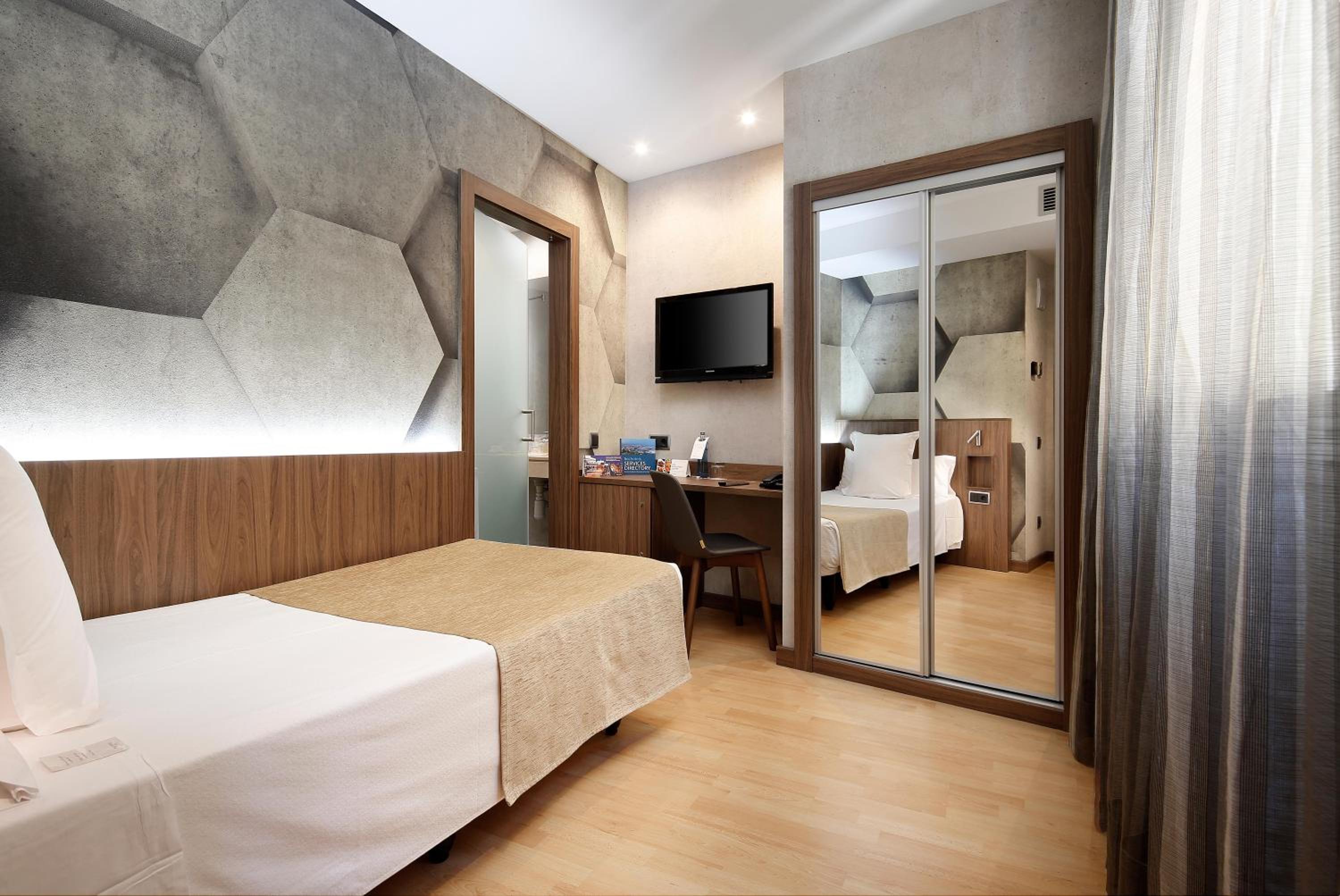 Single Room photo 3