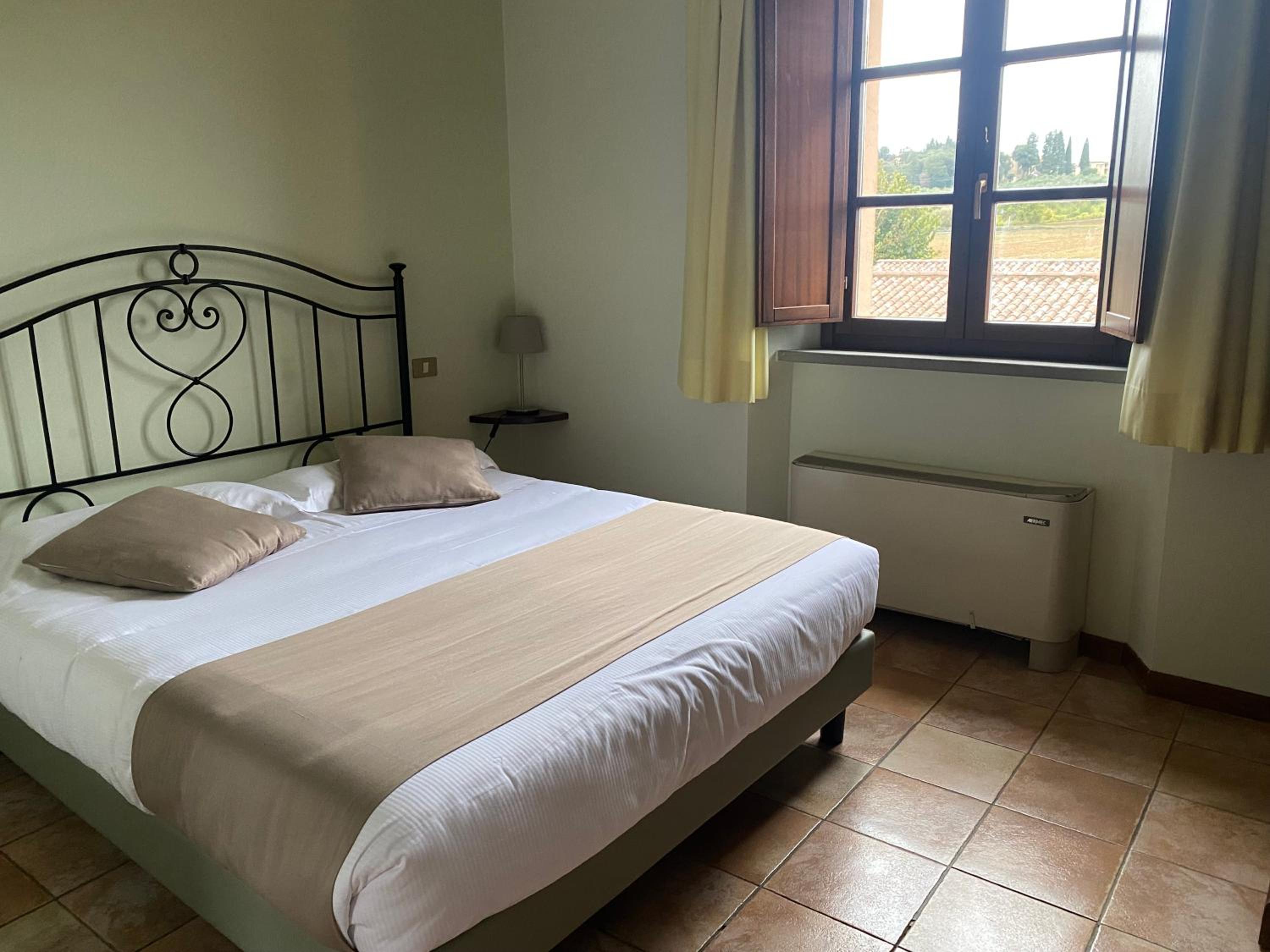 Economy Double Room photo 2