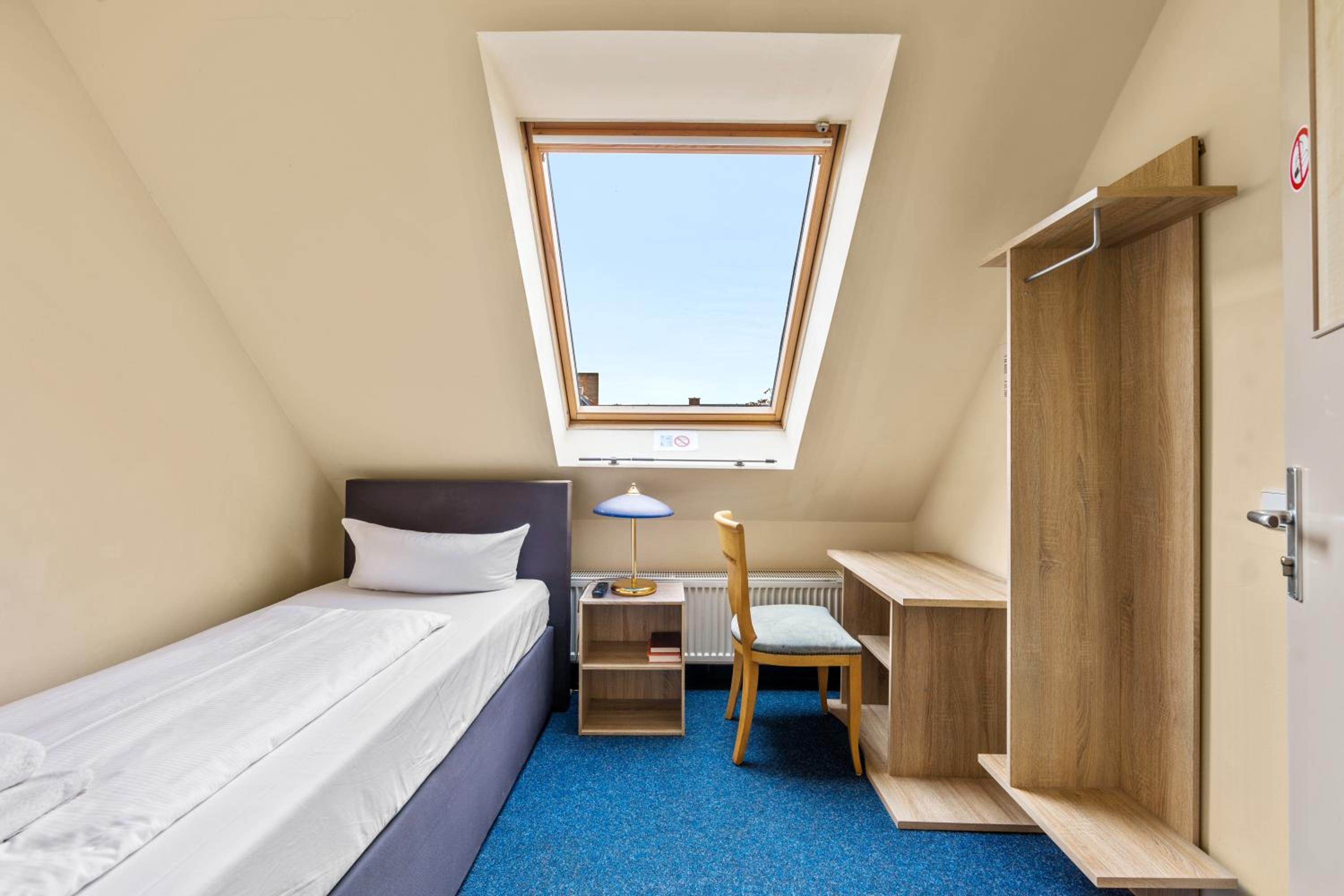 Single Room photo 2