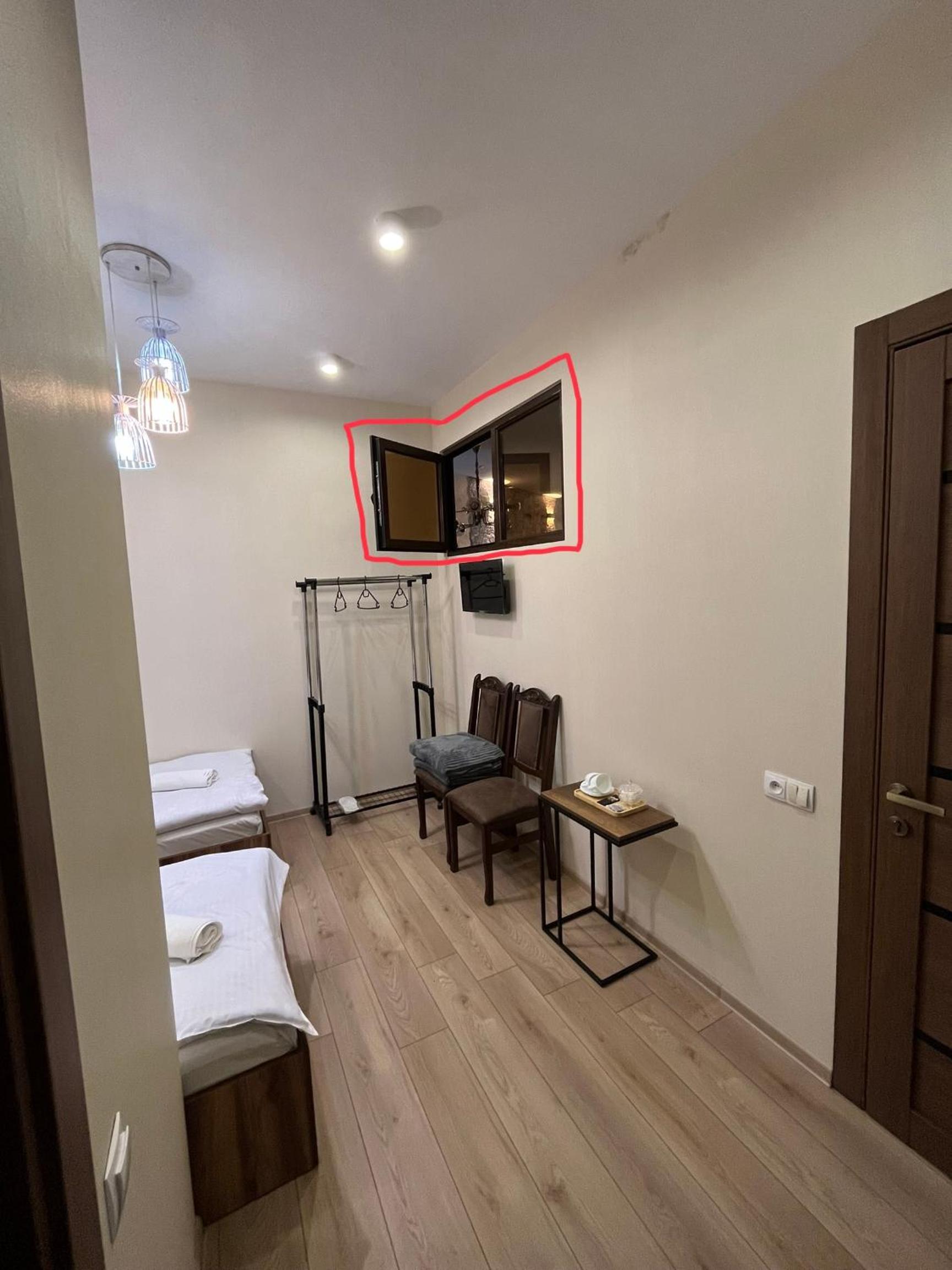 Economy Twin Room photo 2