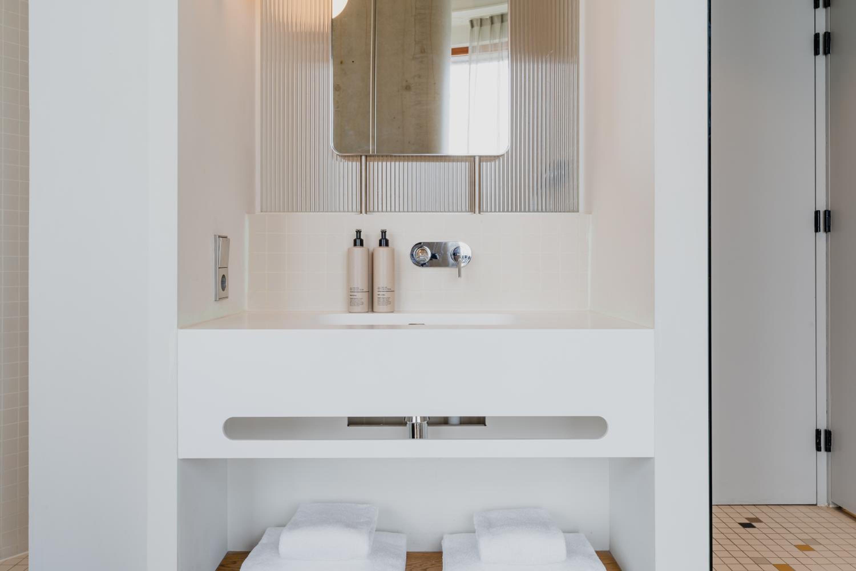 Junior Suite Double or Twin – Riverfront View thumbnail 6