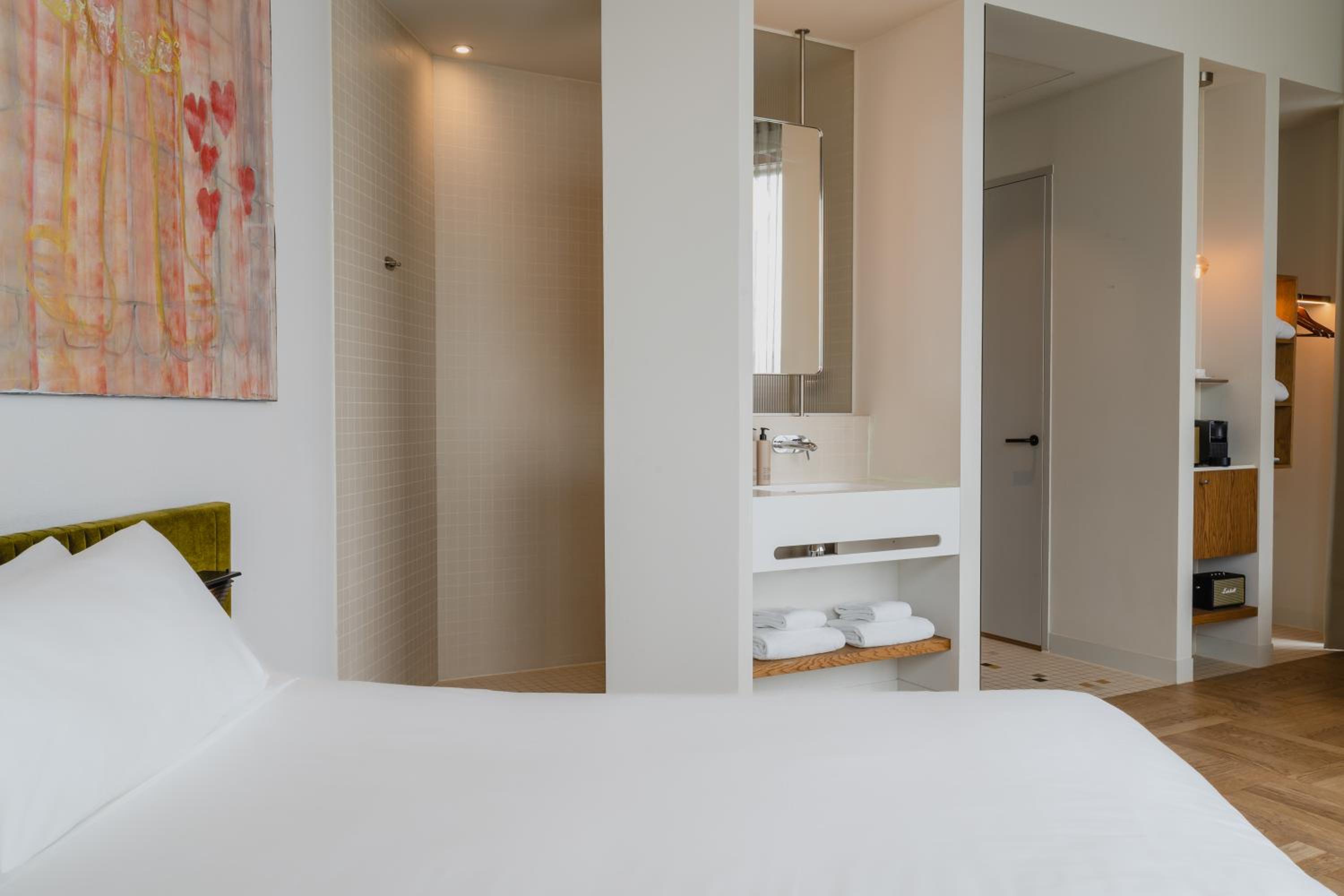 Junior Suite Double or Twin – Riverfront View thumbnail 5