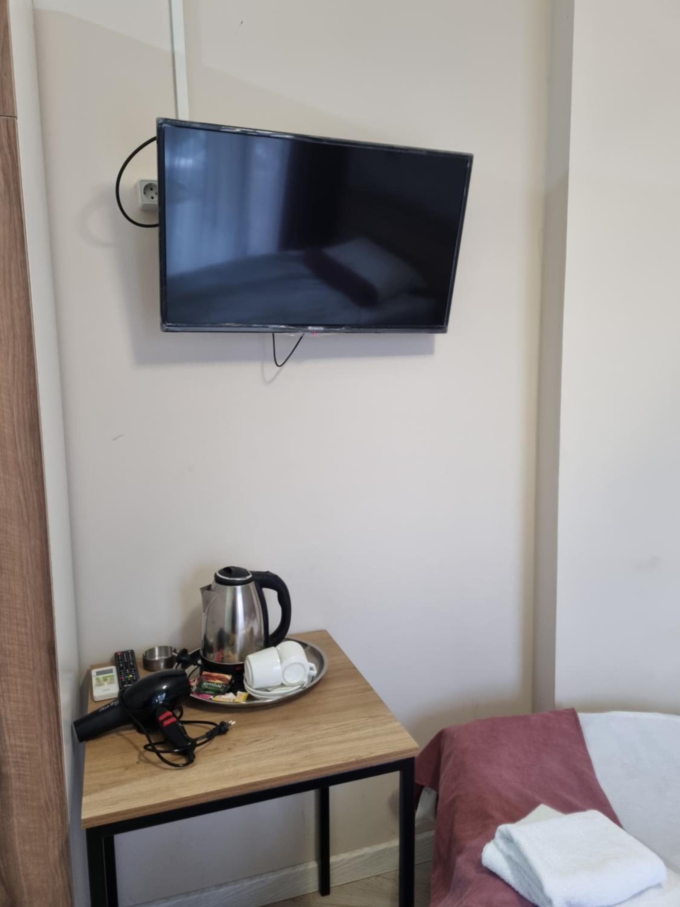 Twin Room with Balcony - Photo 7